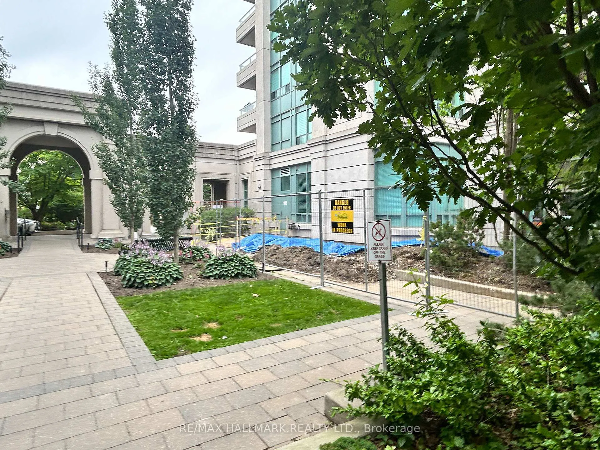 Photo 8 of Unit PH206, 1 Emerald Lane, Vaughan, Crestwood-Springfarm-Yorkhill — HOMEH