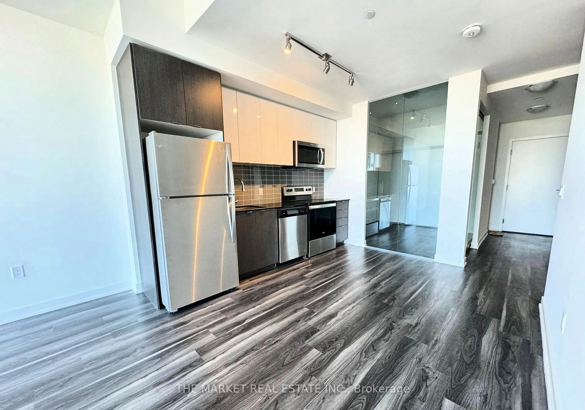 Photo 4 of Unit 821, 859 The Queensway, Etobicoke, Stonegate-Queensway — HOMEH