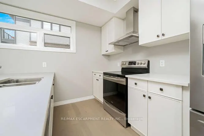 Photo 11 of 76 Wheat Lane, Kitchener — HOMEH