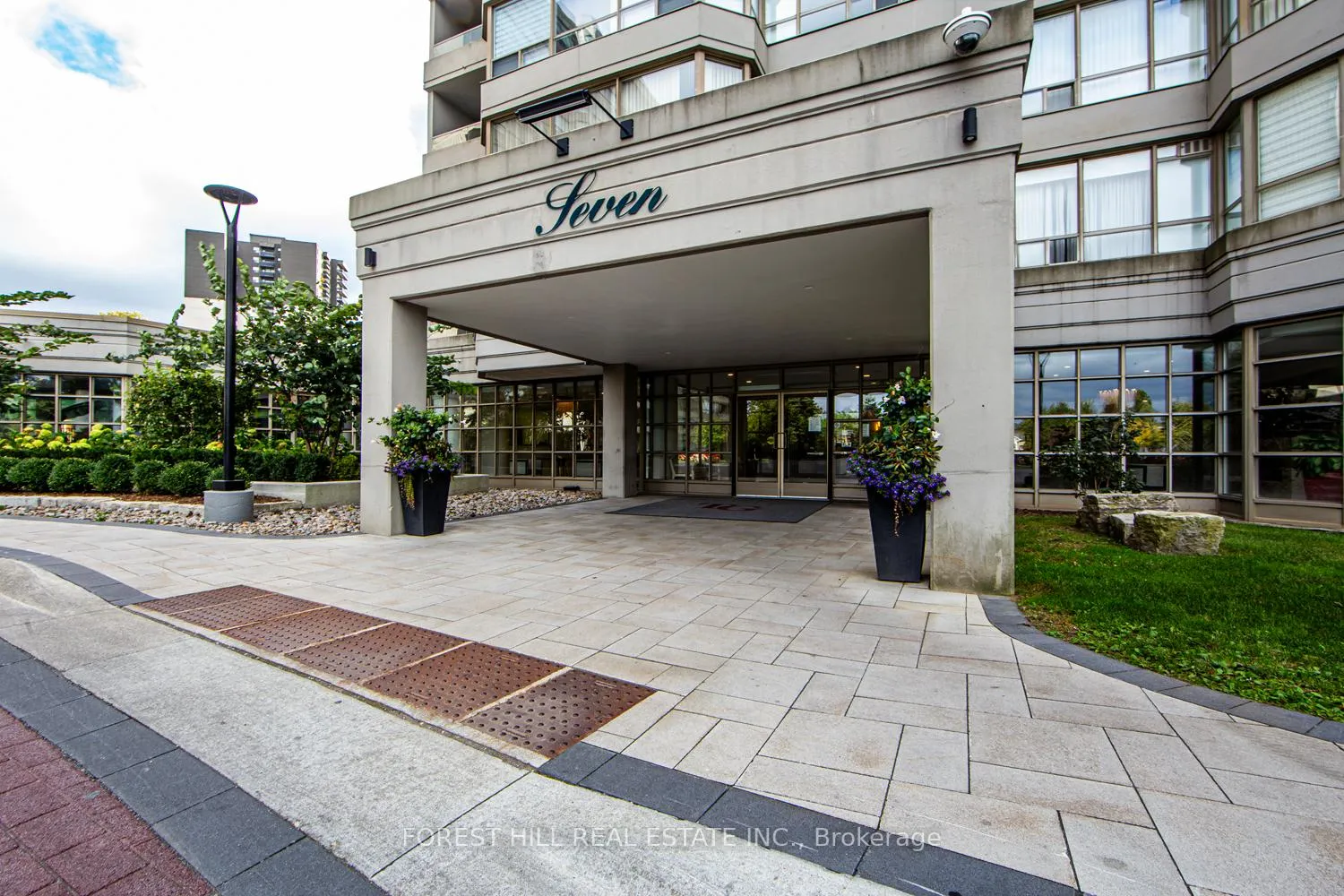 Front of Unit 1014, 7 Townsgate Drive