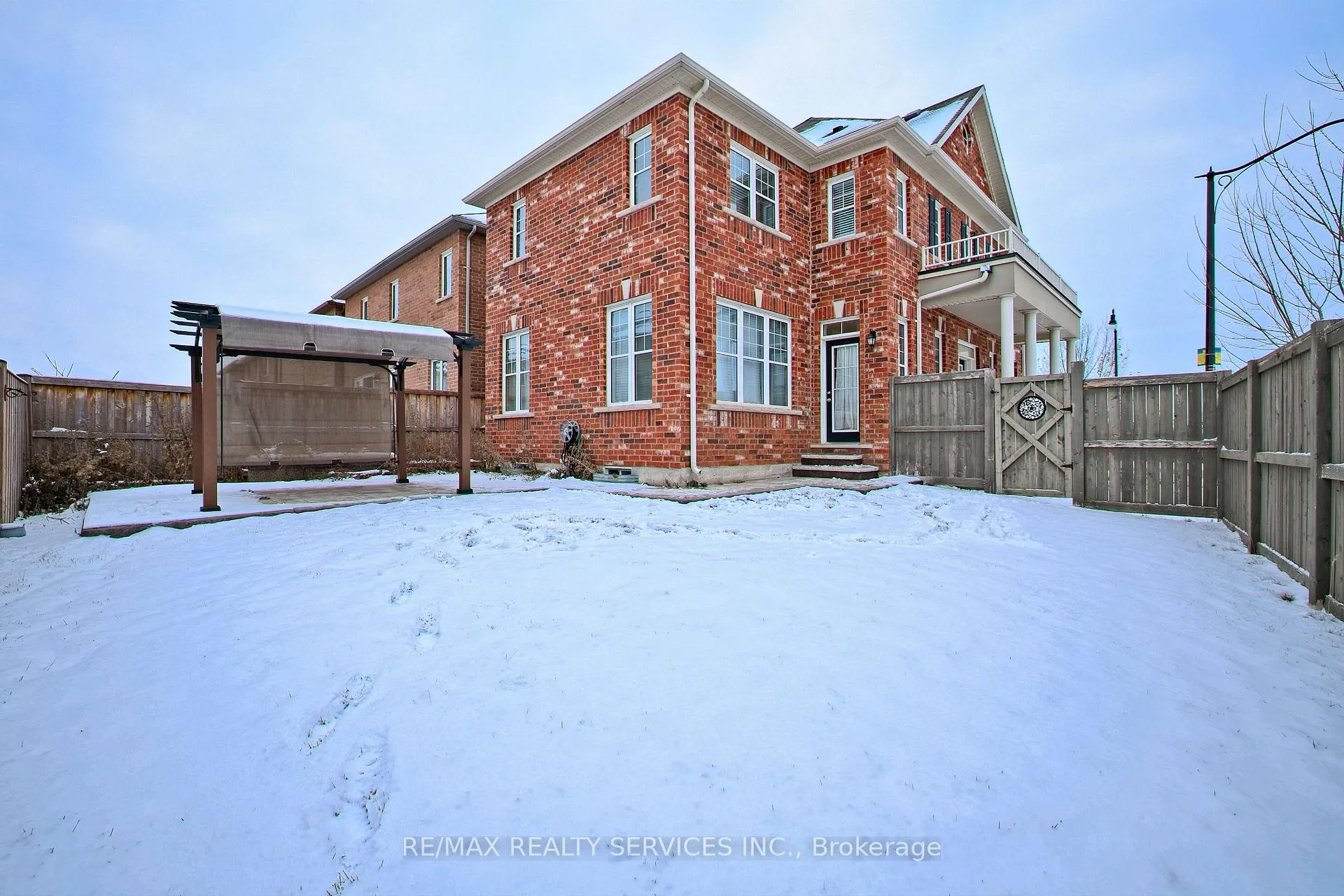 Photo 3 of 2 Redfern Street, Brampton, Northwest Brampton — HOMEH
