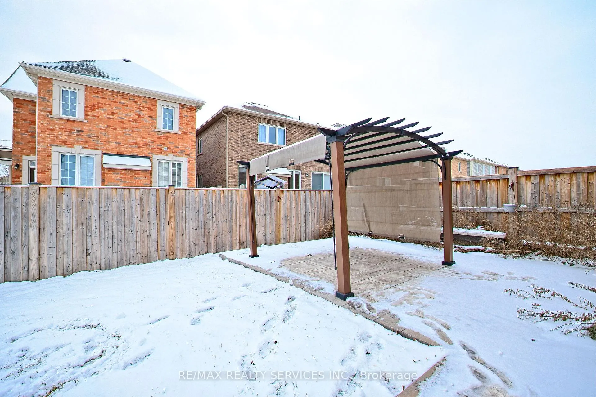 Photo 5 of 2 Redfern Street, Brampton, Northwest Brampton — HOMEH
