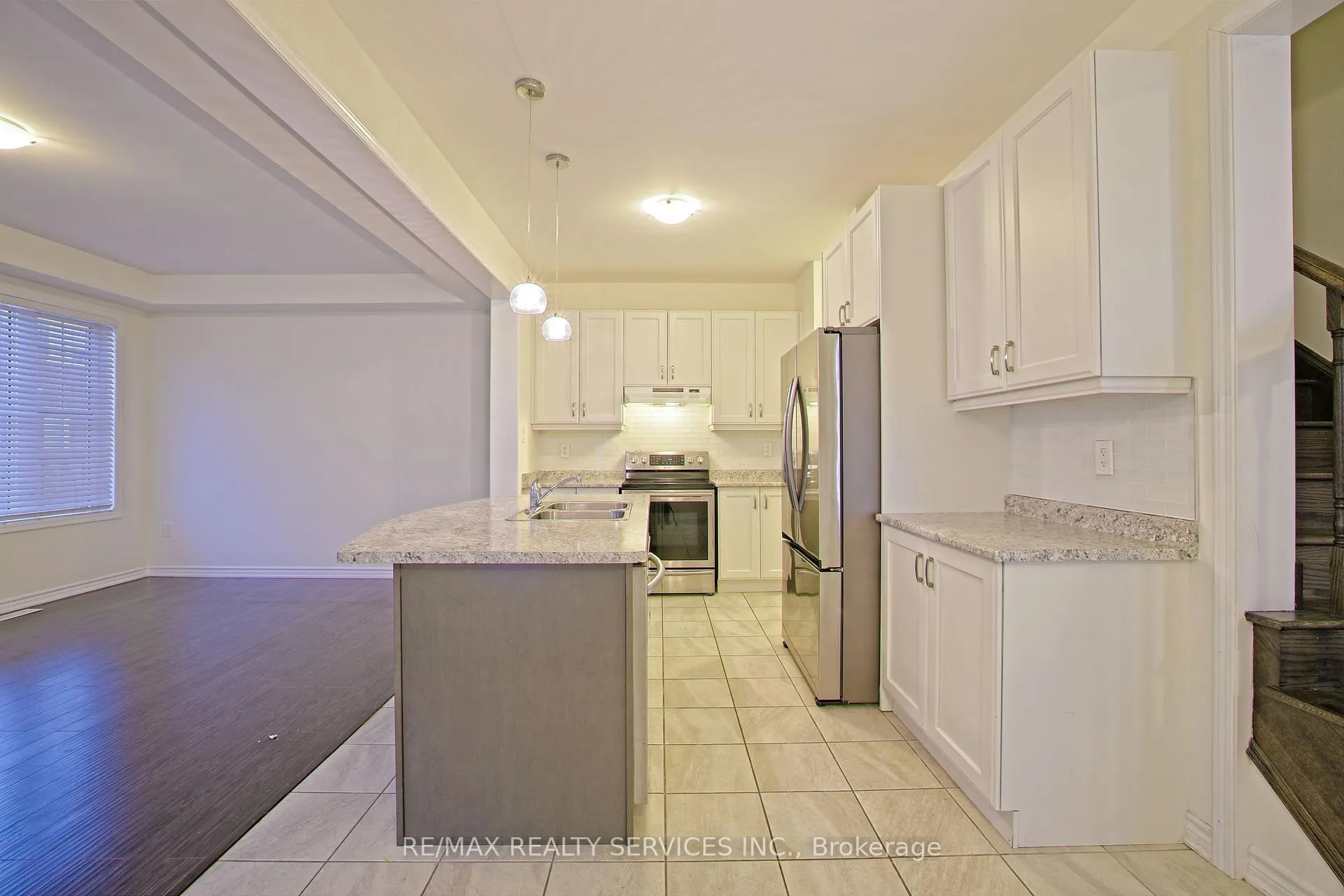 Photo 11 of 2 Redfern Street, Brampton, Northwest Brampton — HOMEH