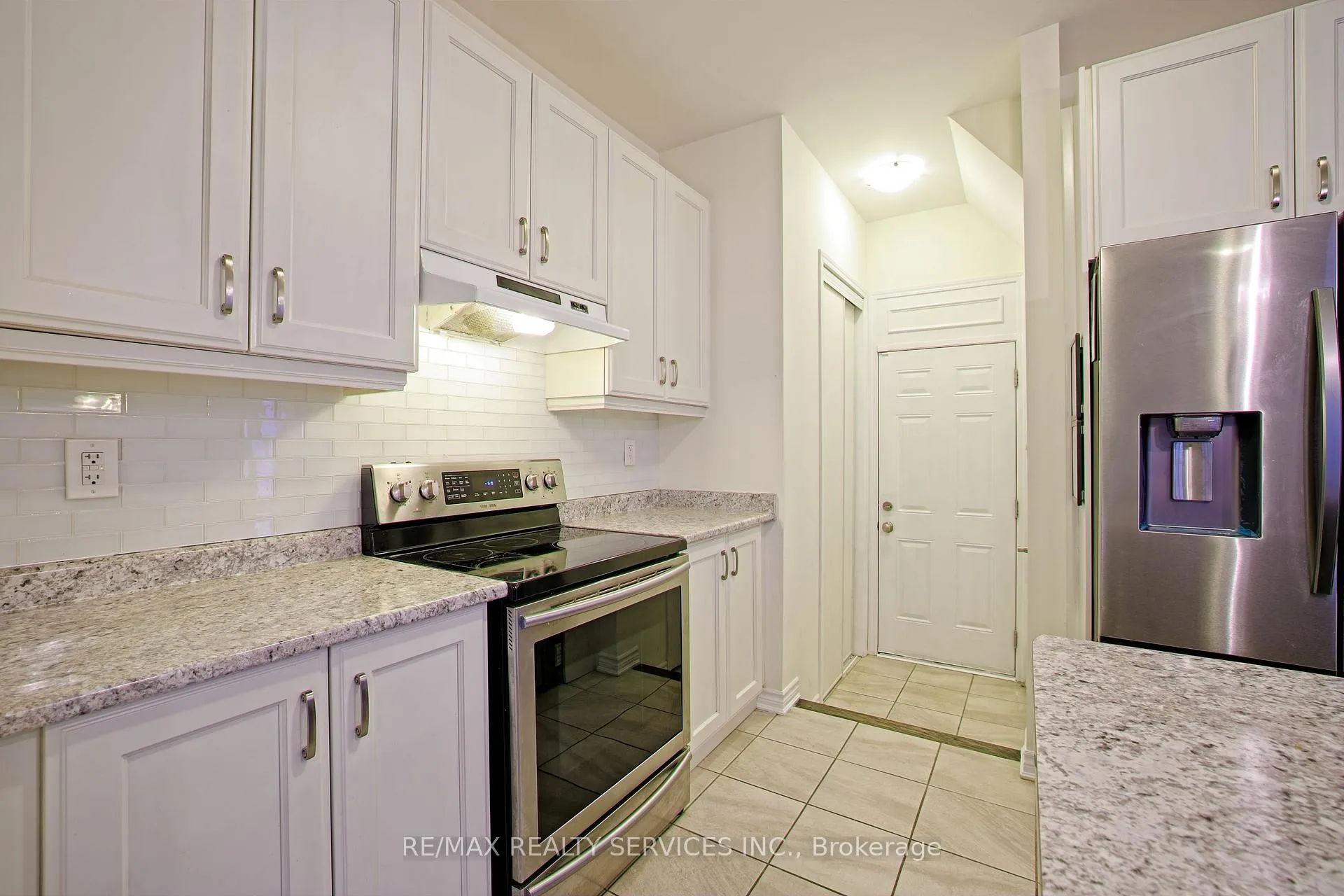 Photo 13 of 2 Redfern Street, Brampton, Northwest Brampton — HOMEH