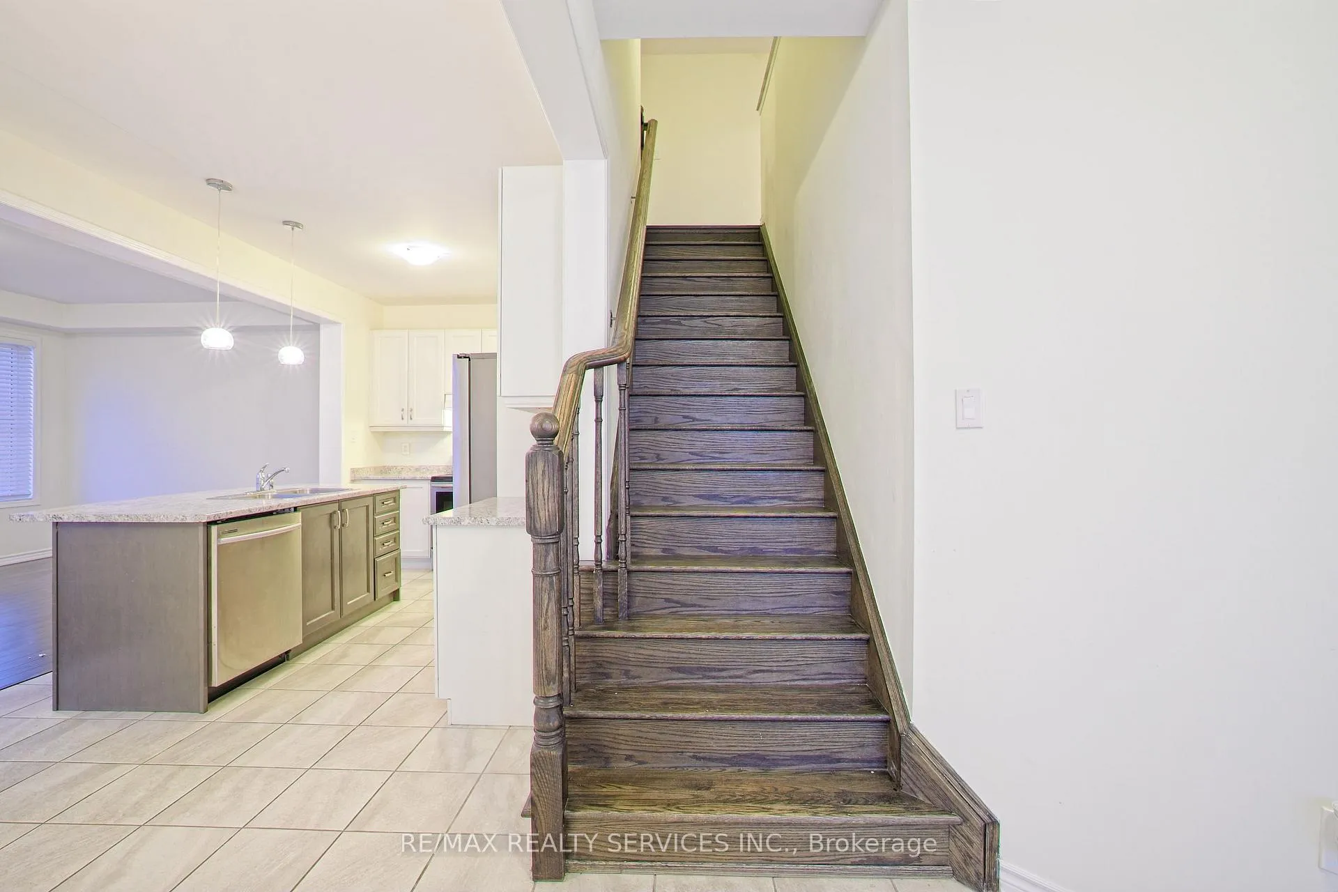 Photo 18 of 2 Redfern Street, Brampton, Northwest Brampton — HOMEH