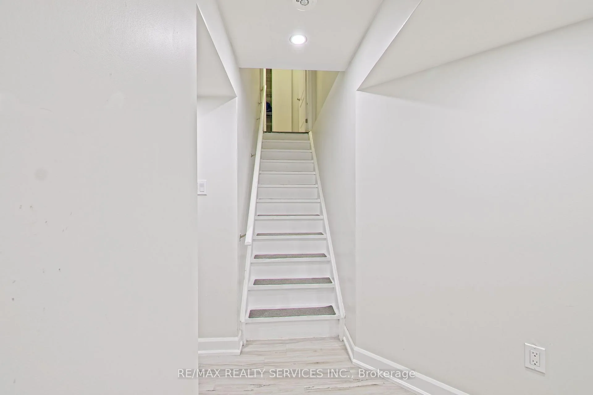Photo 25 of 2 Redfern Street, Brampton, Northwest Brampton — HOMEH