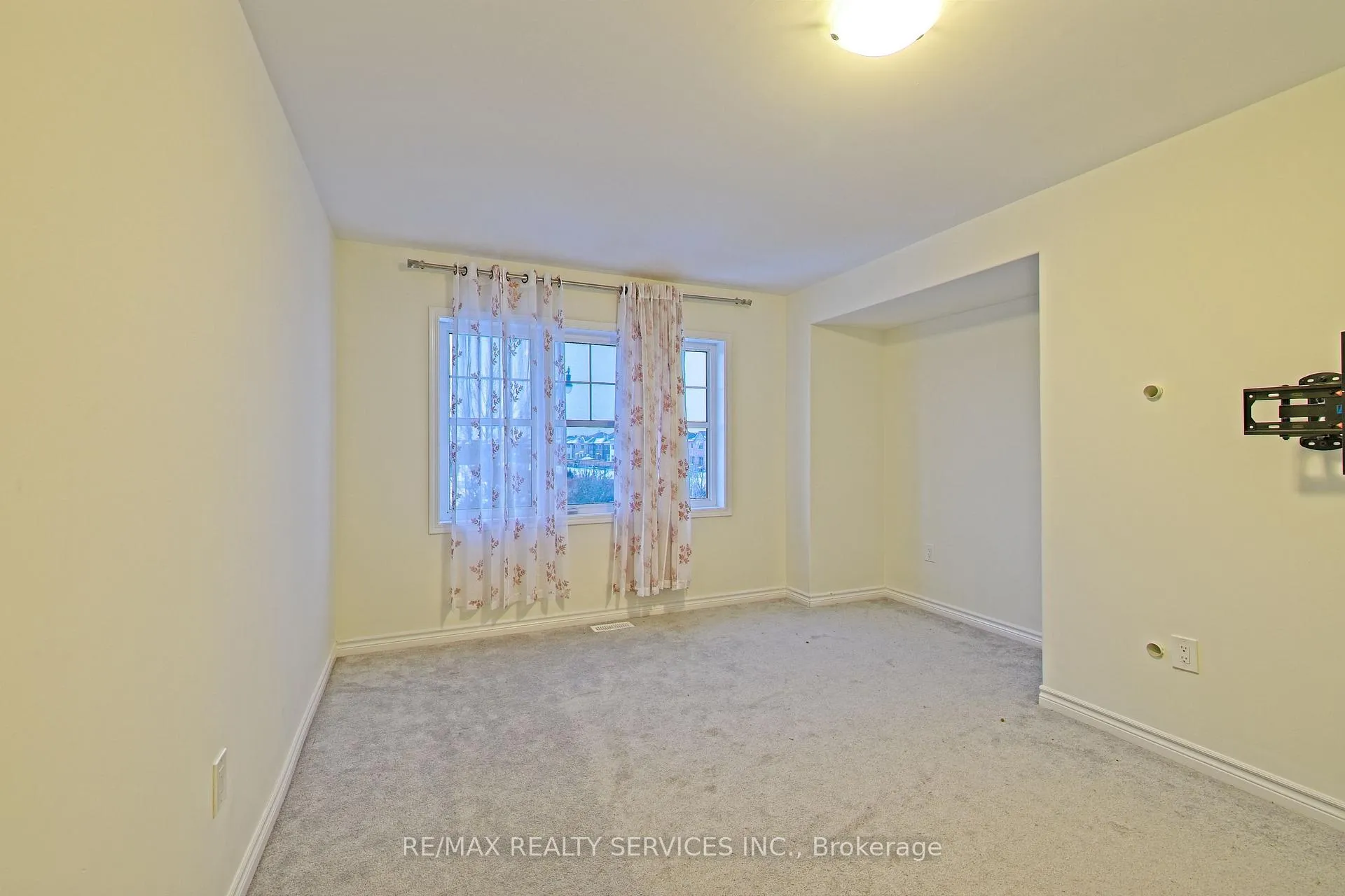 Photo 30 of 2 Redfern Street, Brampton, Northwest Brampton — HOMEH