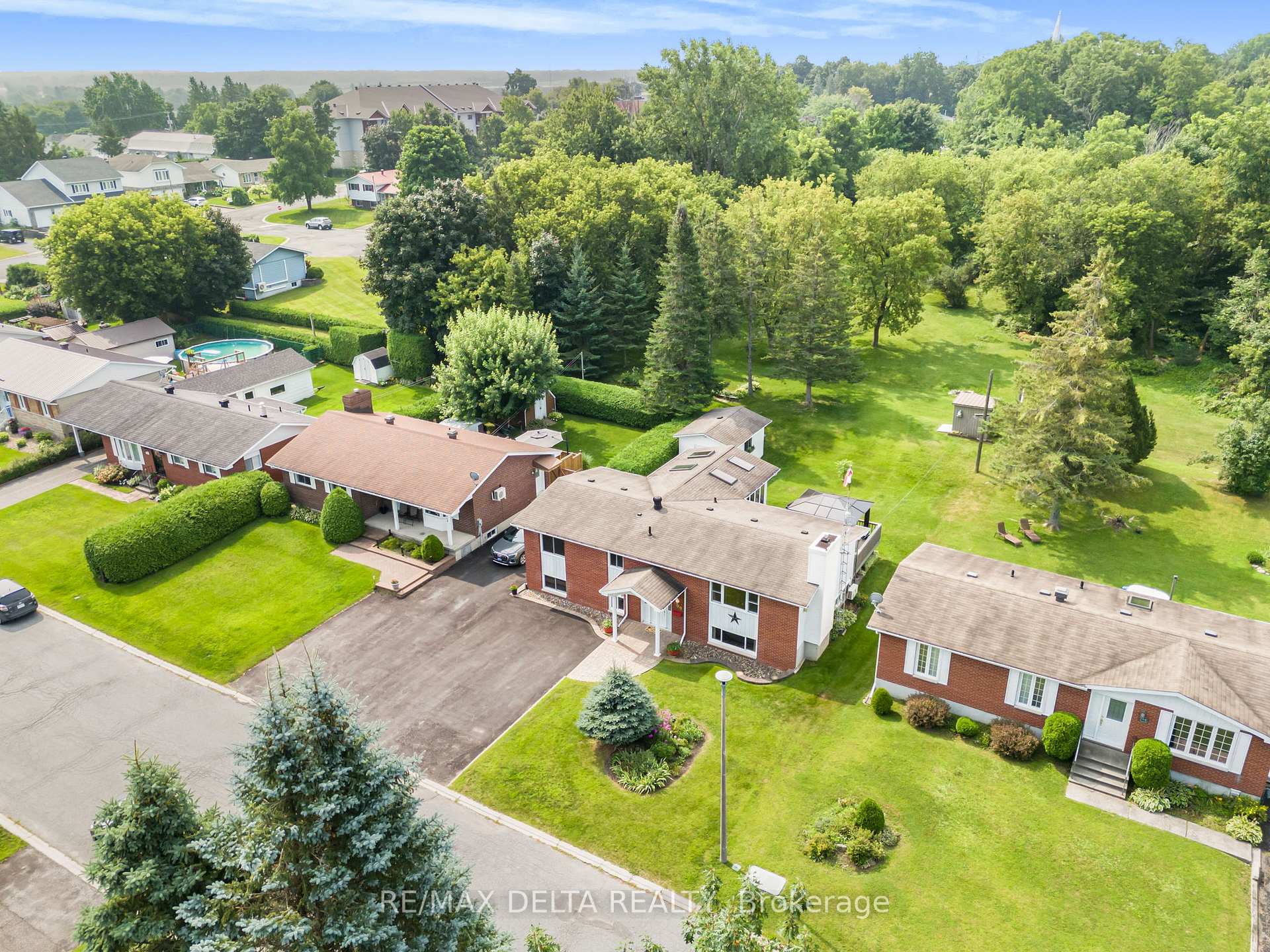 Photo 38 of 109 Fournier Street, Champlain, Vankleek Hill — HOMEH