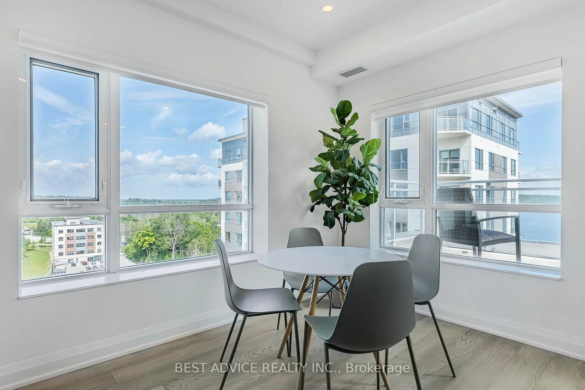 Photo 8 of Unit 1115, 58 Lakeside Terrace, Barrie, Little Lake — HOMEH
