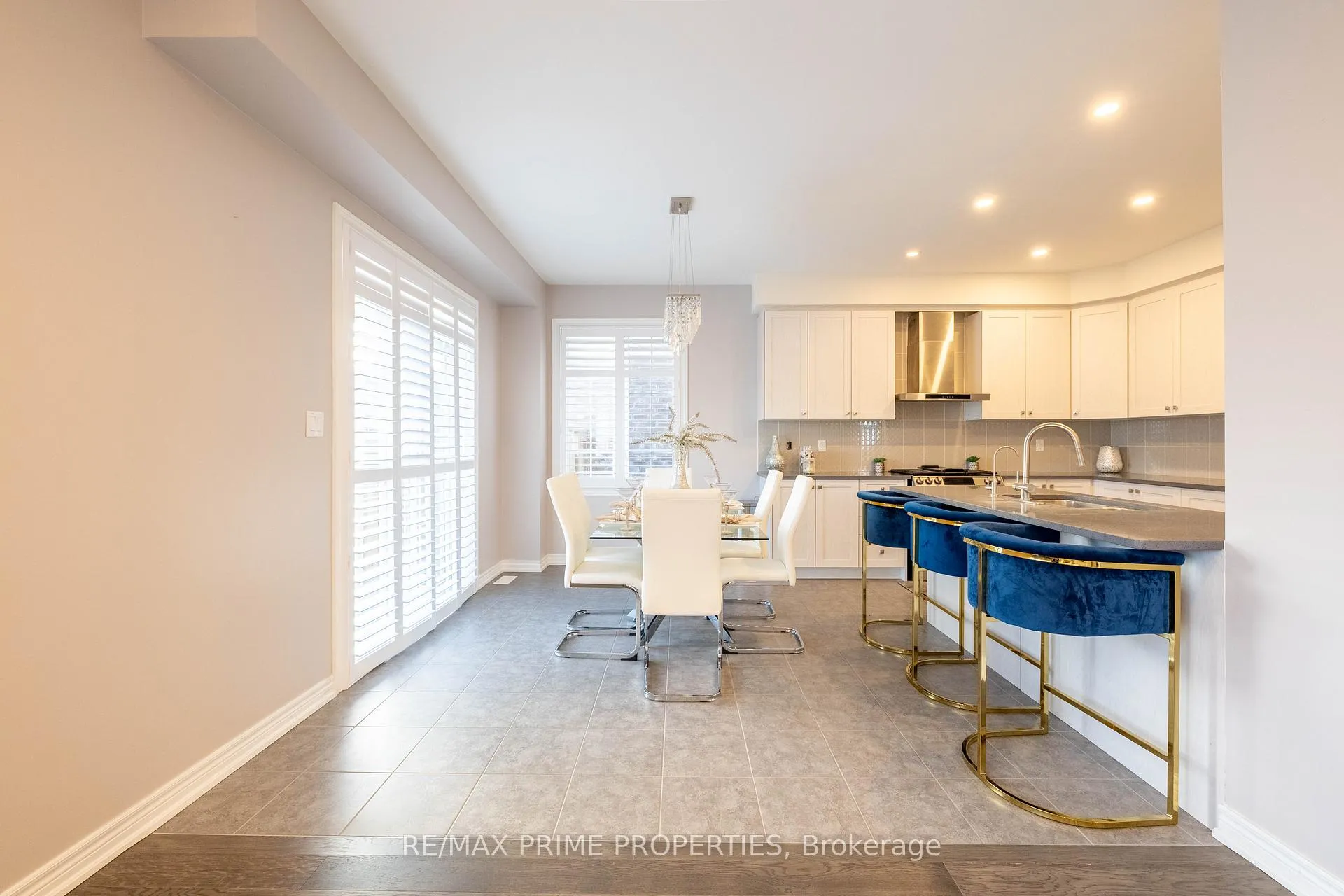 Photo 10 of 8 Louis Way, Scugog, Port Perry — HOMEH