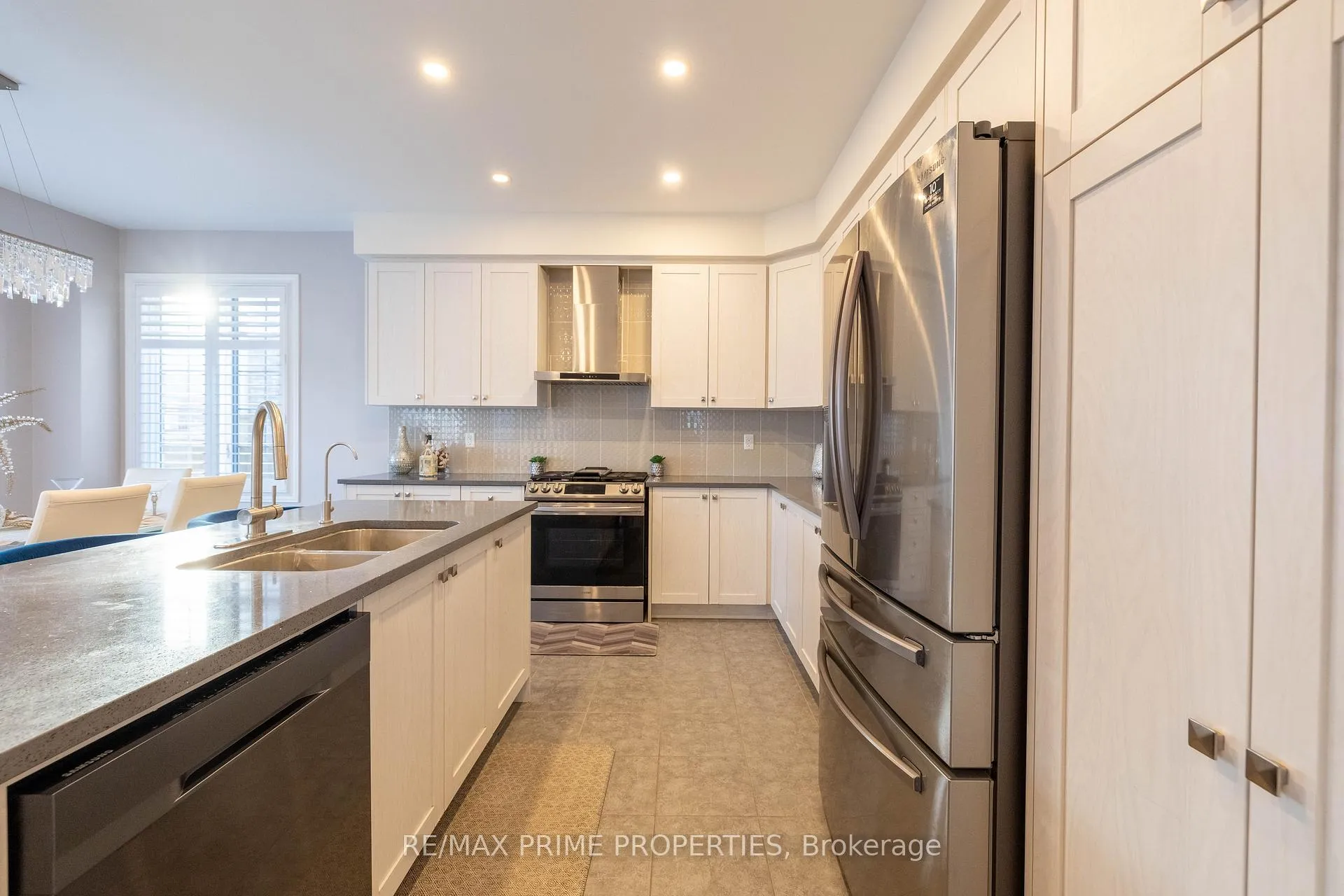 Photo 12 of 8 Louis Way, Scugog, Port Perry — HOMEH