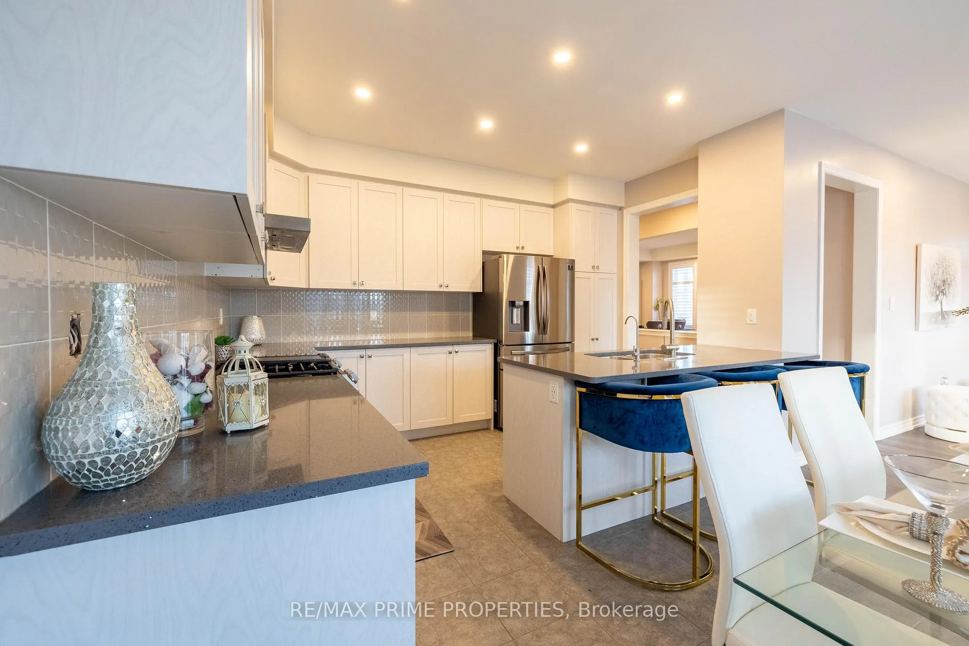 Photo 13 of 8 Louis Way, Scugog, Port Perry — HOMEH