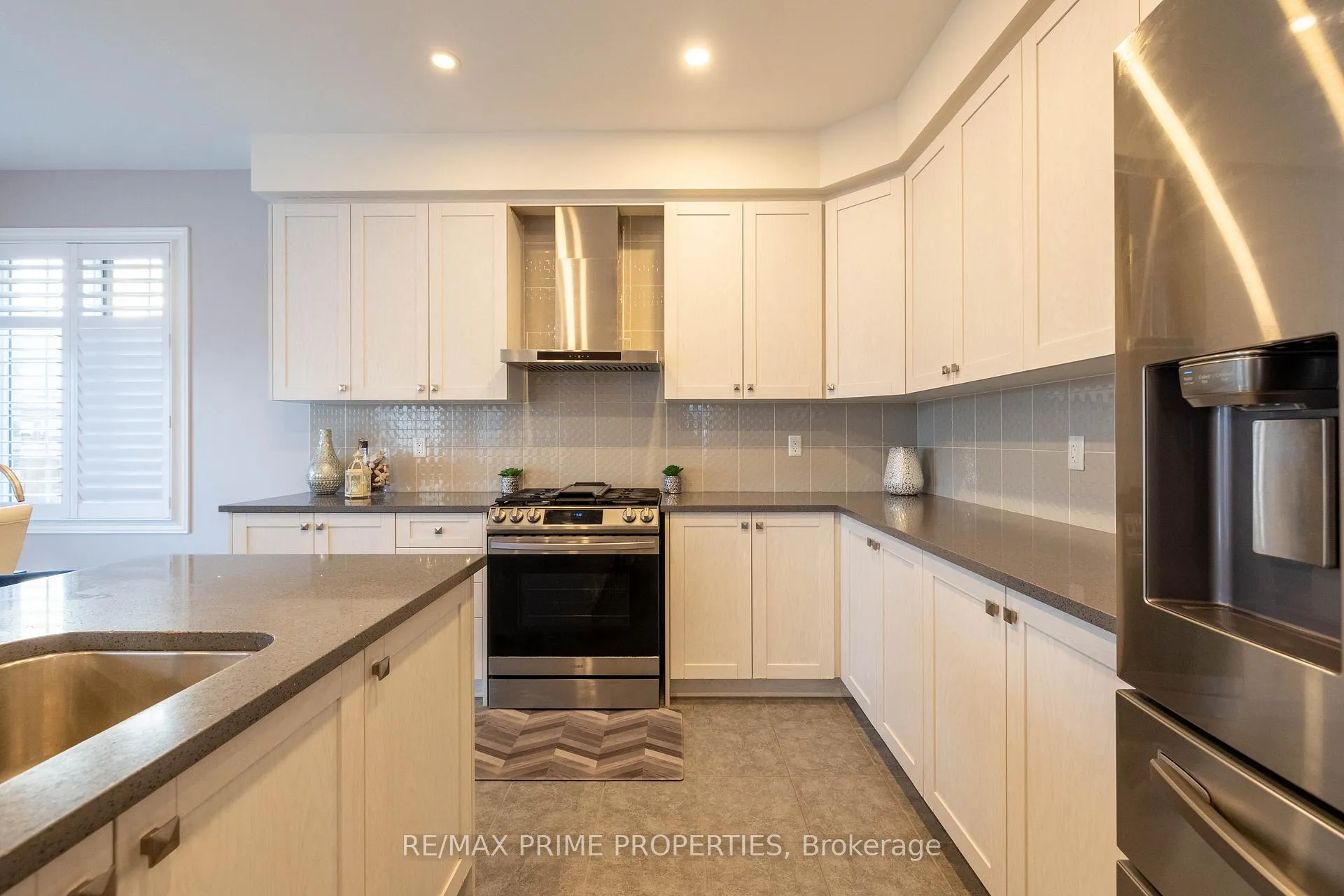 Photo 17 of 8 Louis Way, Scugog, Port Perry — HOMEH