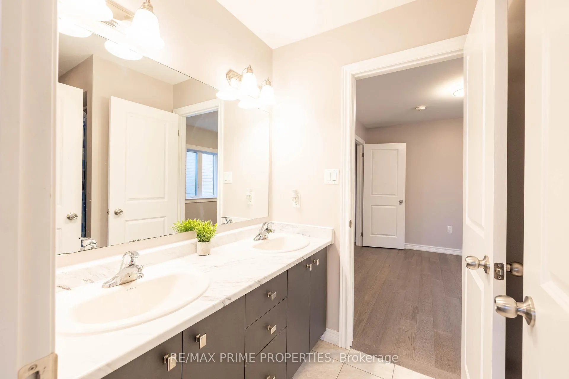 Photo 24 of 8 Louis Way, Scugog, Port Perry — HOMEH