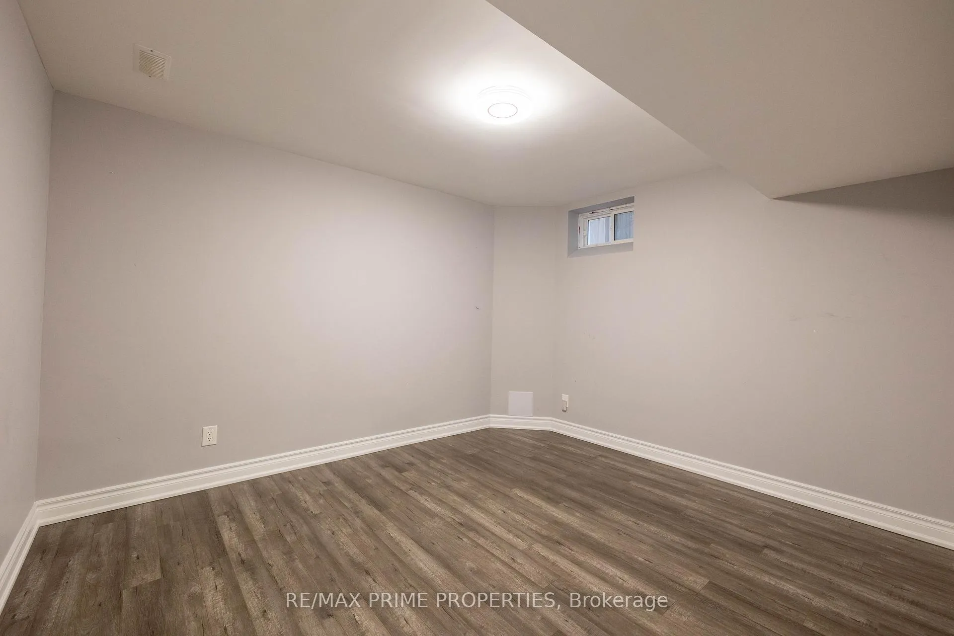 Photo 38 of 8 Louis Way, Scugog, Port Perry — HOMEH