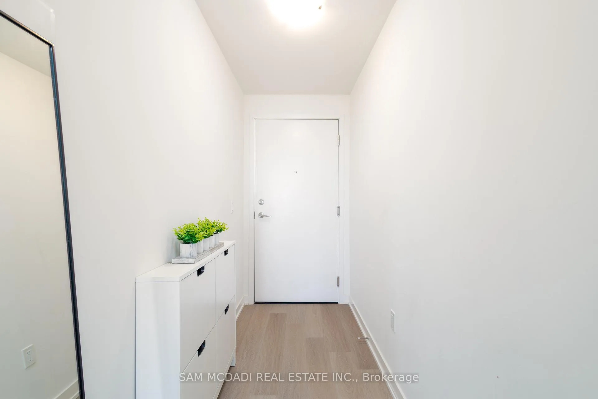 Photo 5 of Unit 521, 859 The Queensway, Etobicoke, Stonegate-Queensway — HOMEH