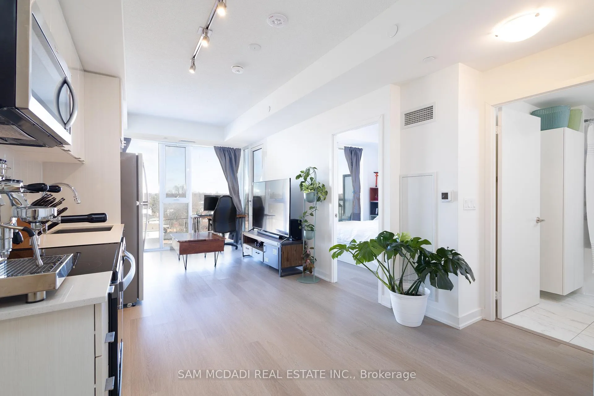 Photo 6 of Unit 521, 859 The Queensway, Etobicoke, Stonegate-Queensway — HOMEH
