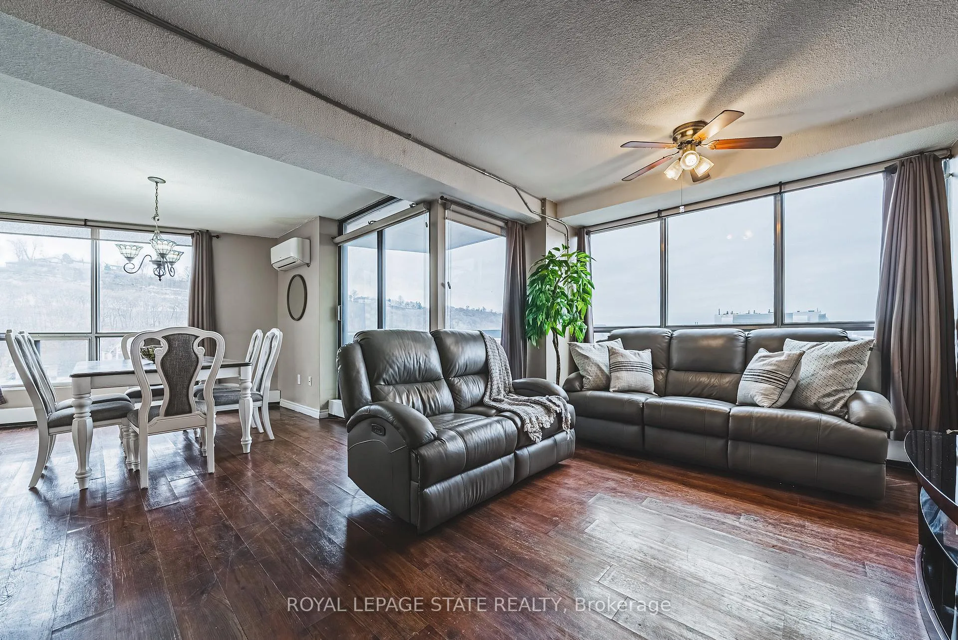 Photo 3 of Unit 1908, 150 Charlton Avenue E, Hamilton, Corktown — HOMEH