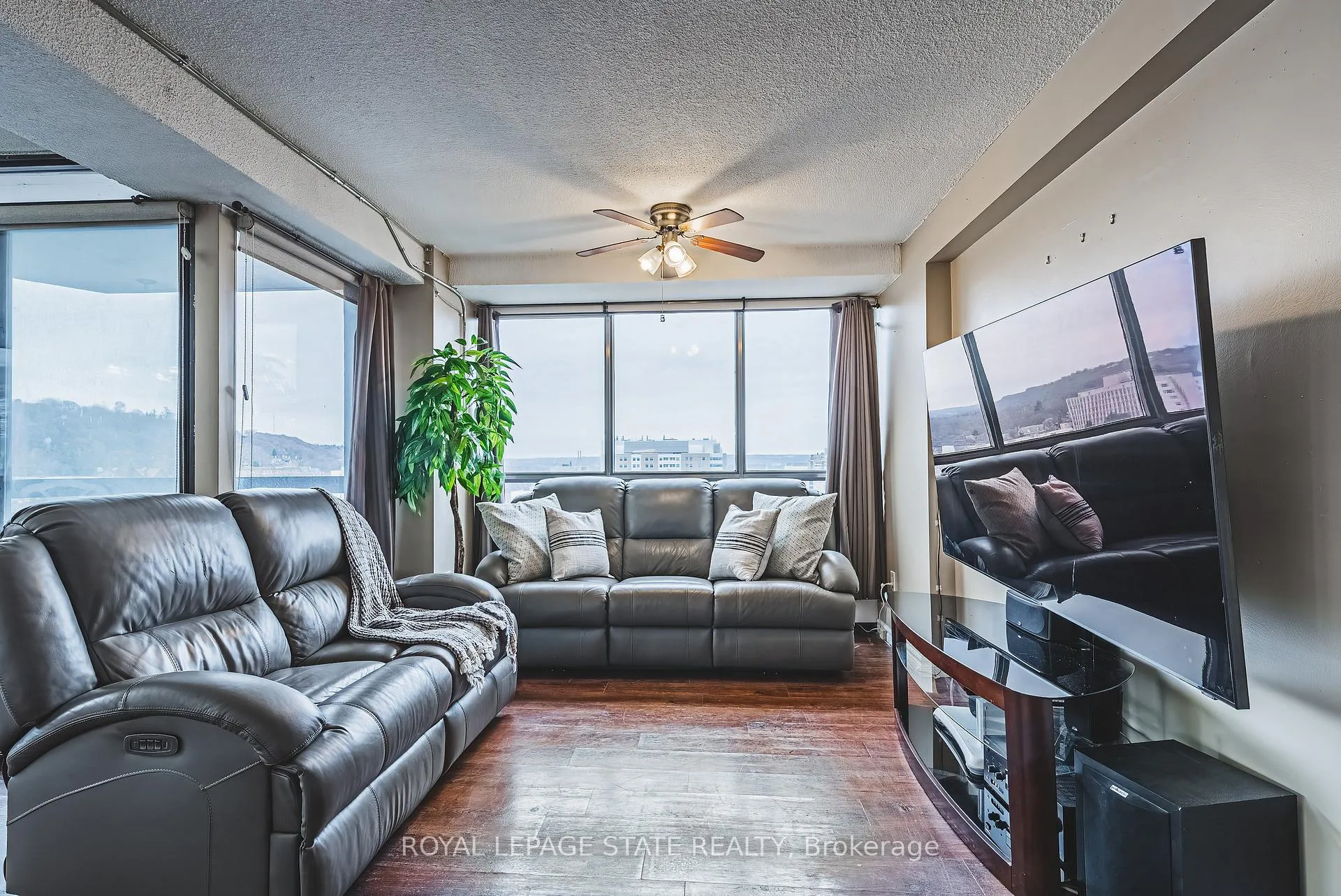 Photo 4 of Unit 1908, 150 Charlton Avenue E, Hamilton, Corktown — HOMEH