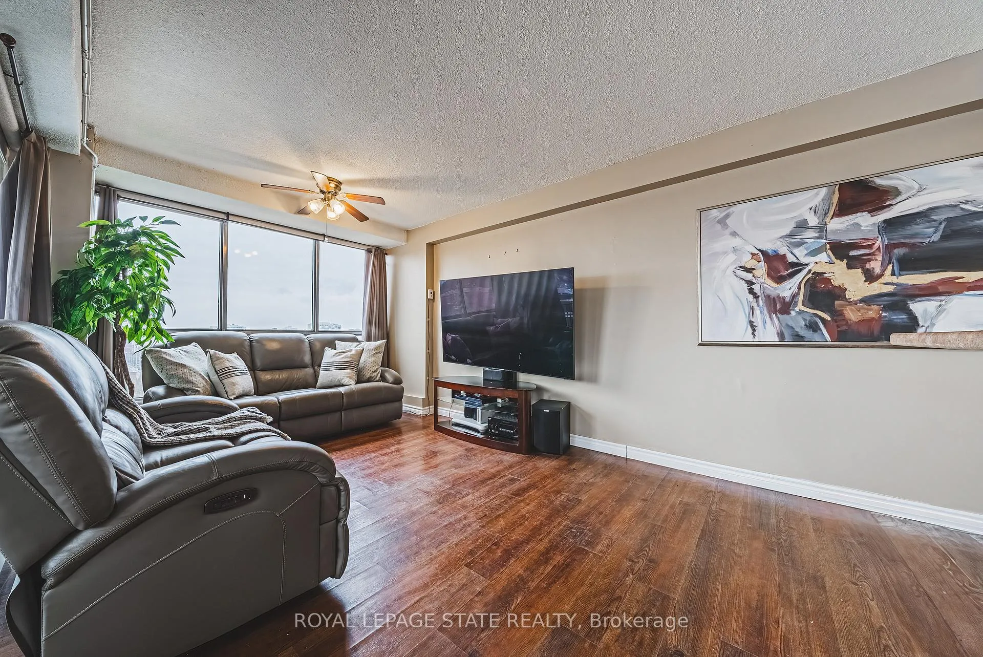 Photo 5 of Unit 1908, 150 Charlton Avenue E, Hamilton, Corktown — HOMEH