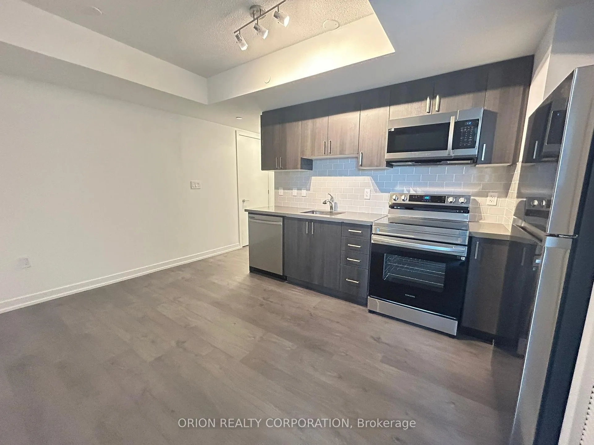 Front of Unit 427, 556 Marlee Avenue