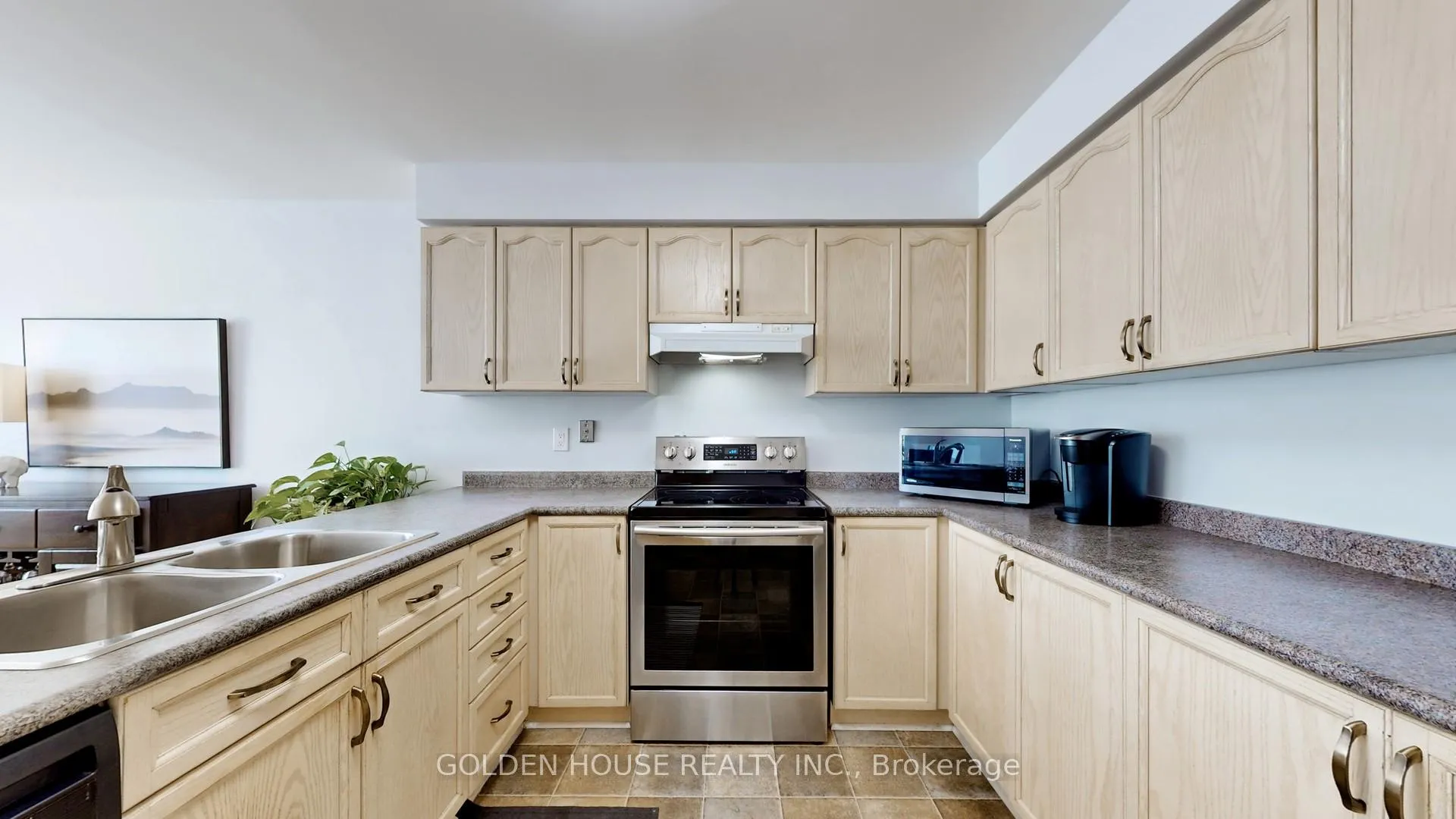 Photo 10 of 792 Beatrice Street E, Oshawa, Pinecrest — HOMEH