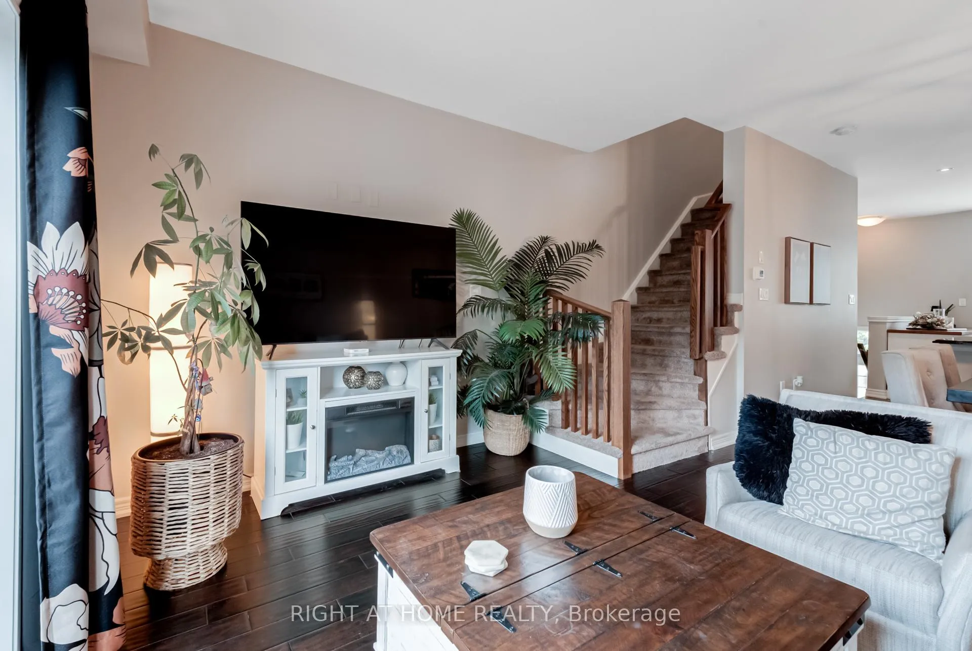 Photo 4 of Unit 47, 337 Beach Boulevard, Hamilton, Hamilton Beach — HOMEH