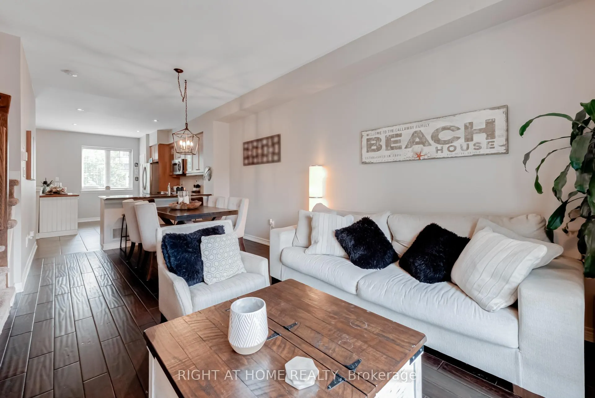 Photo 5 of Unit 47, 337 Beach Boulevard, Hamilton, Hamilton Beach — HOMEH