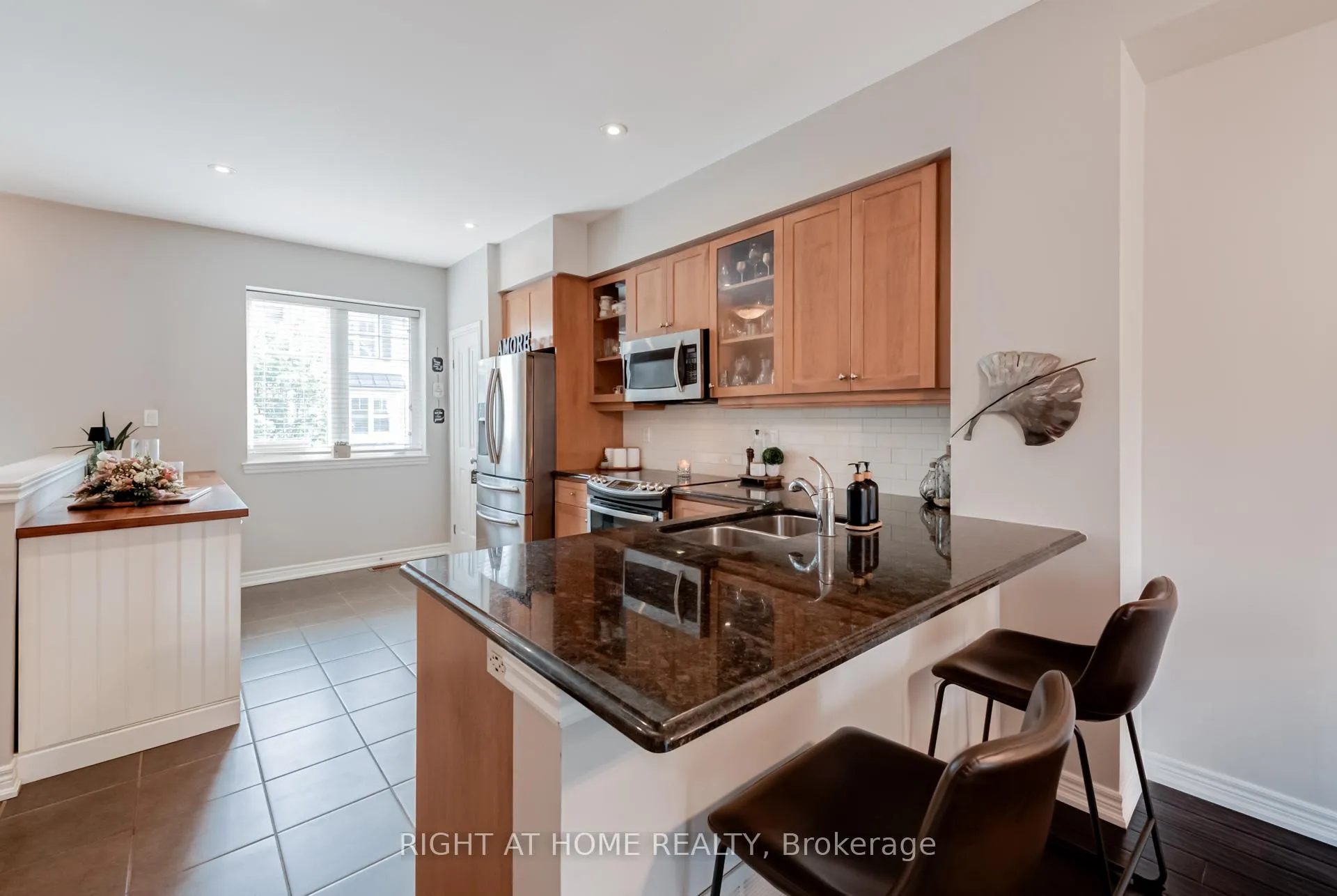 Photo 7 of Unit 47, 337 Beach Boulevard, Hamilton, Hamilton Beach — HOMEH