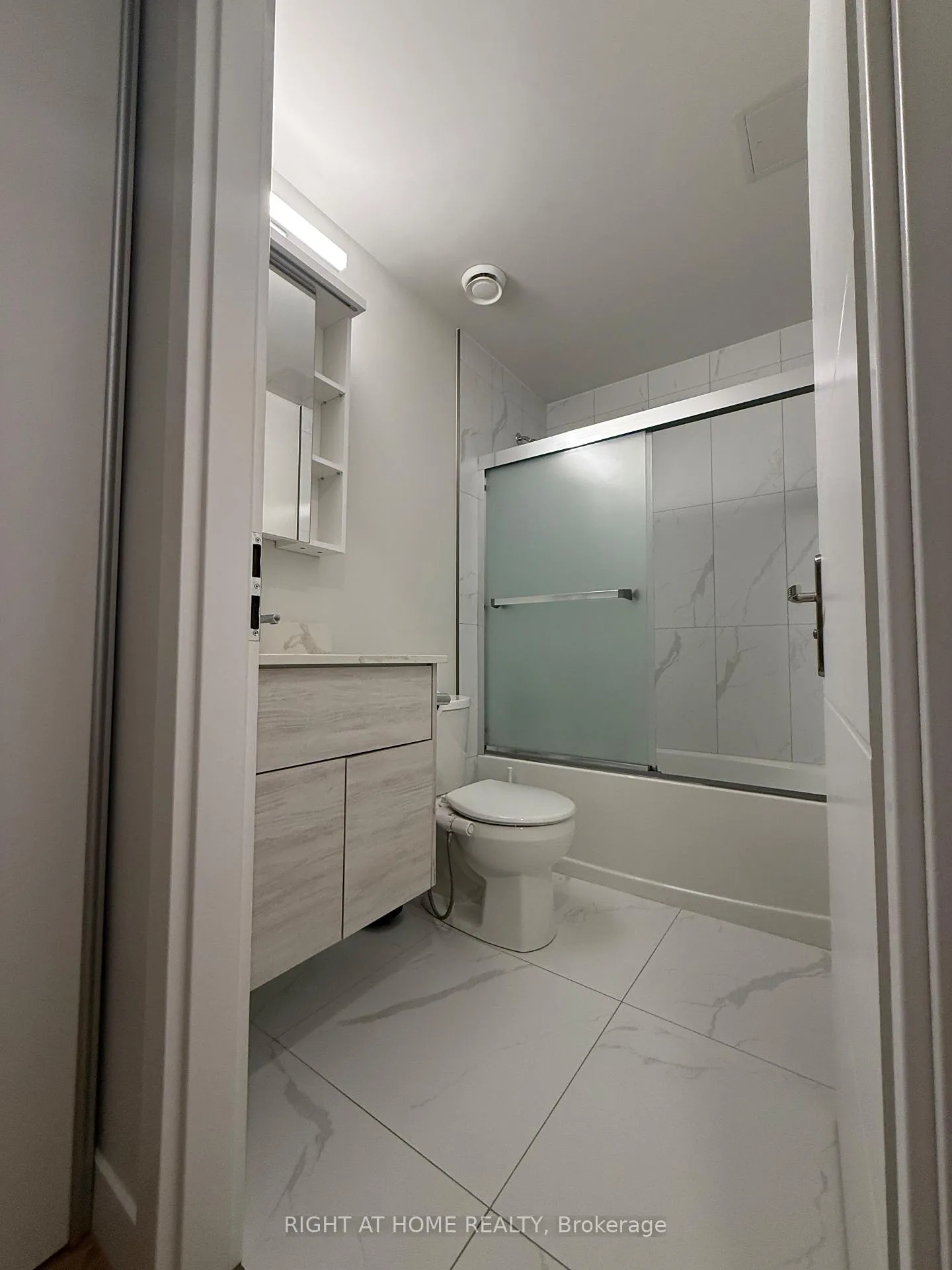 Photo 6 of Unit 1702, 60 Frederick Street, Kitchener — HOMEH