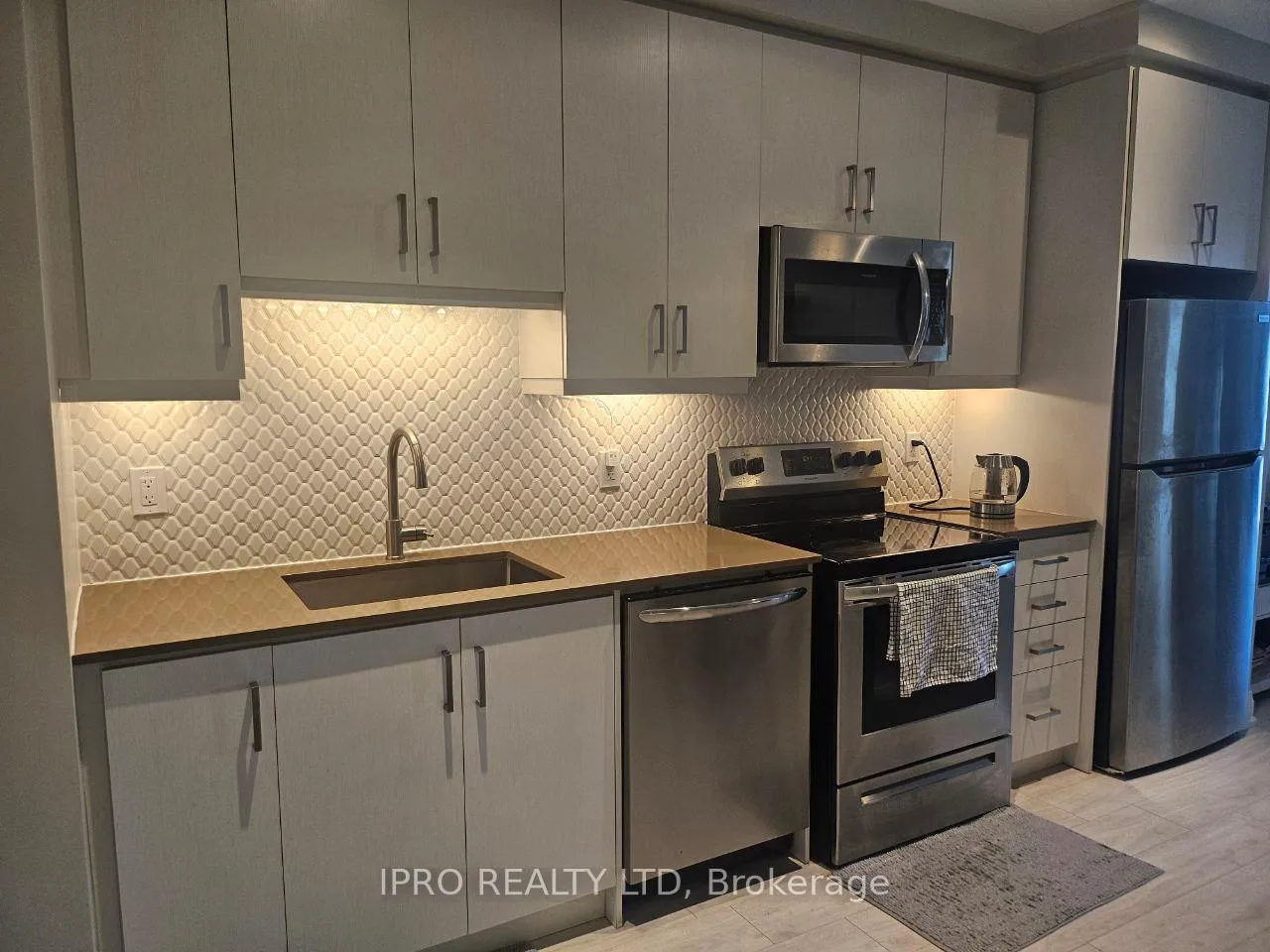 Photo 8 of Unit 1407, 15 Lynch Street, Brampton, Downtown Brampton — HOMEH