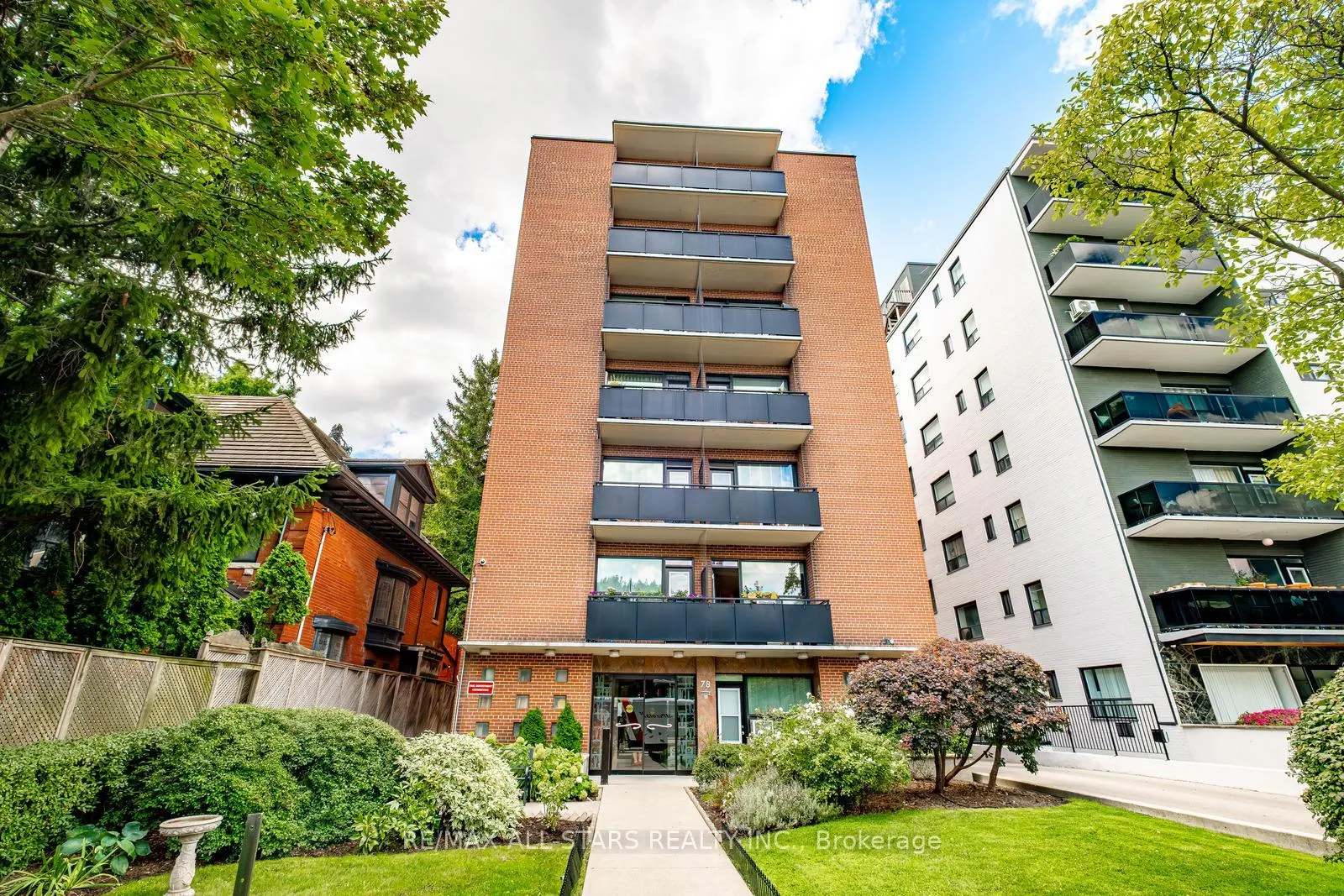 Photo 4 of Unit 501, 78 Warren Road, Toronto, Casa Loma — HOMEH
