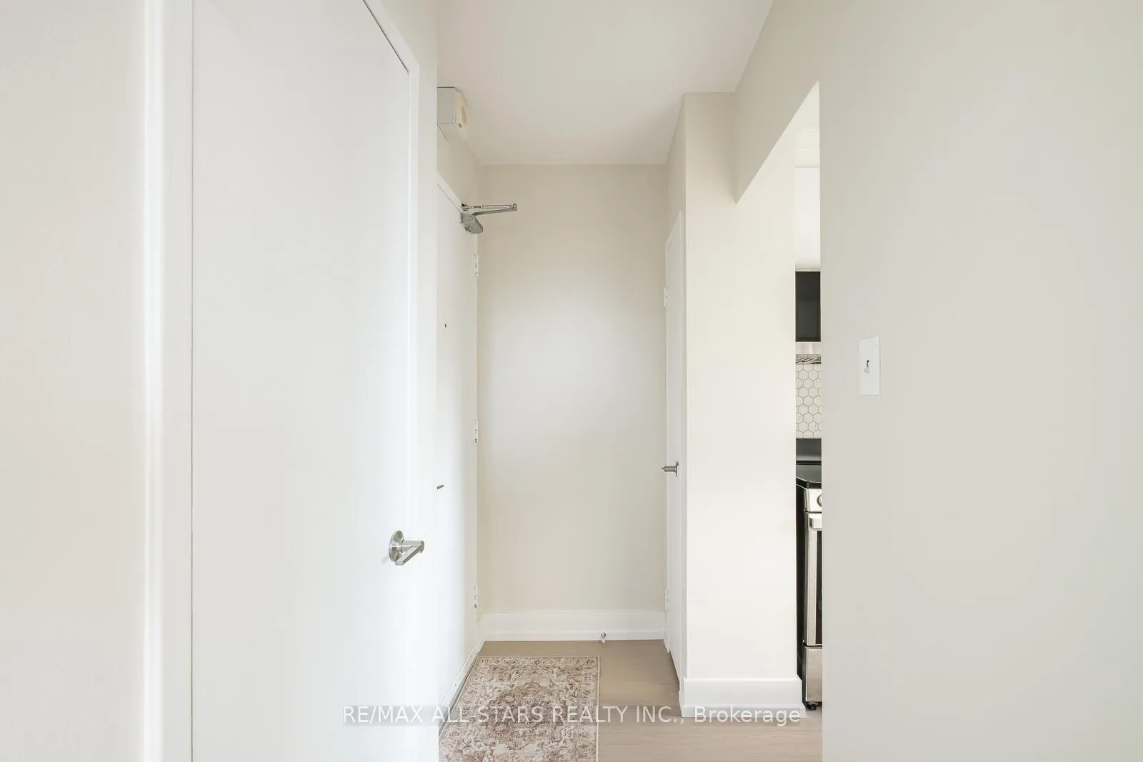 Photo 6 of Unit 501, 78 Warren Road, Toronto, Casa Loma — HOMEH
