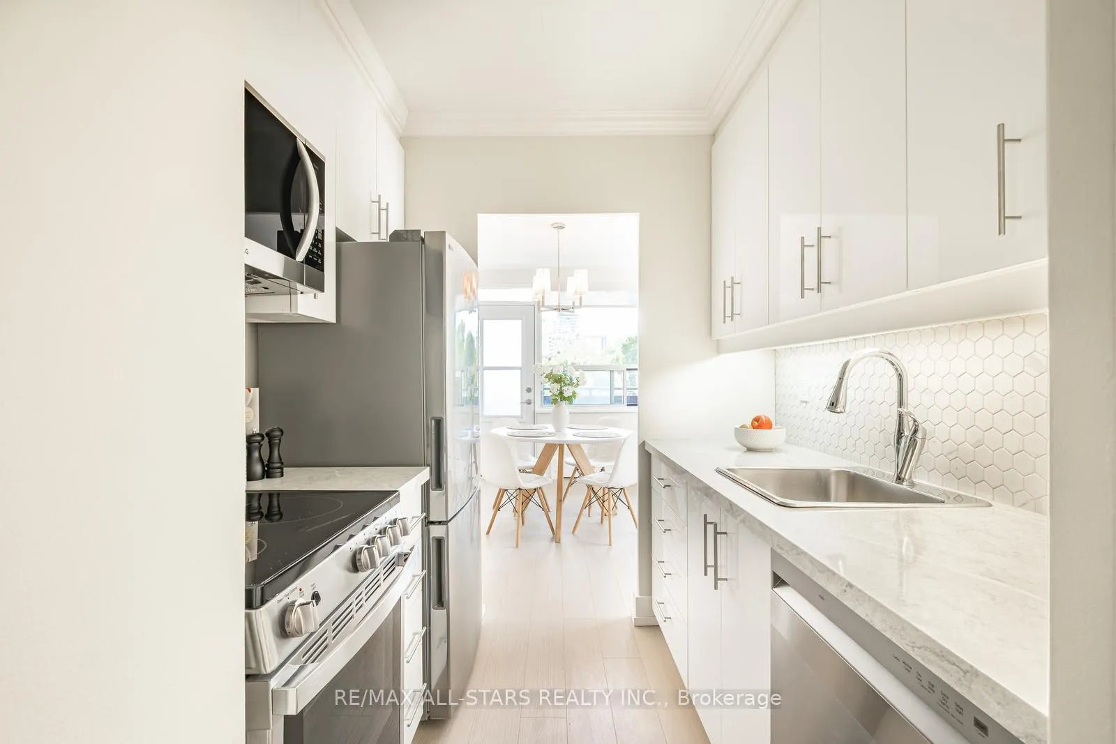 Photo 8 of Unit 501, 78 Warren Road, Toronto, Casa Loma — HOMEH