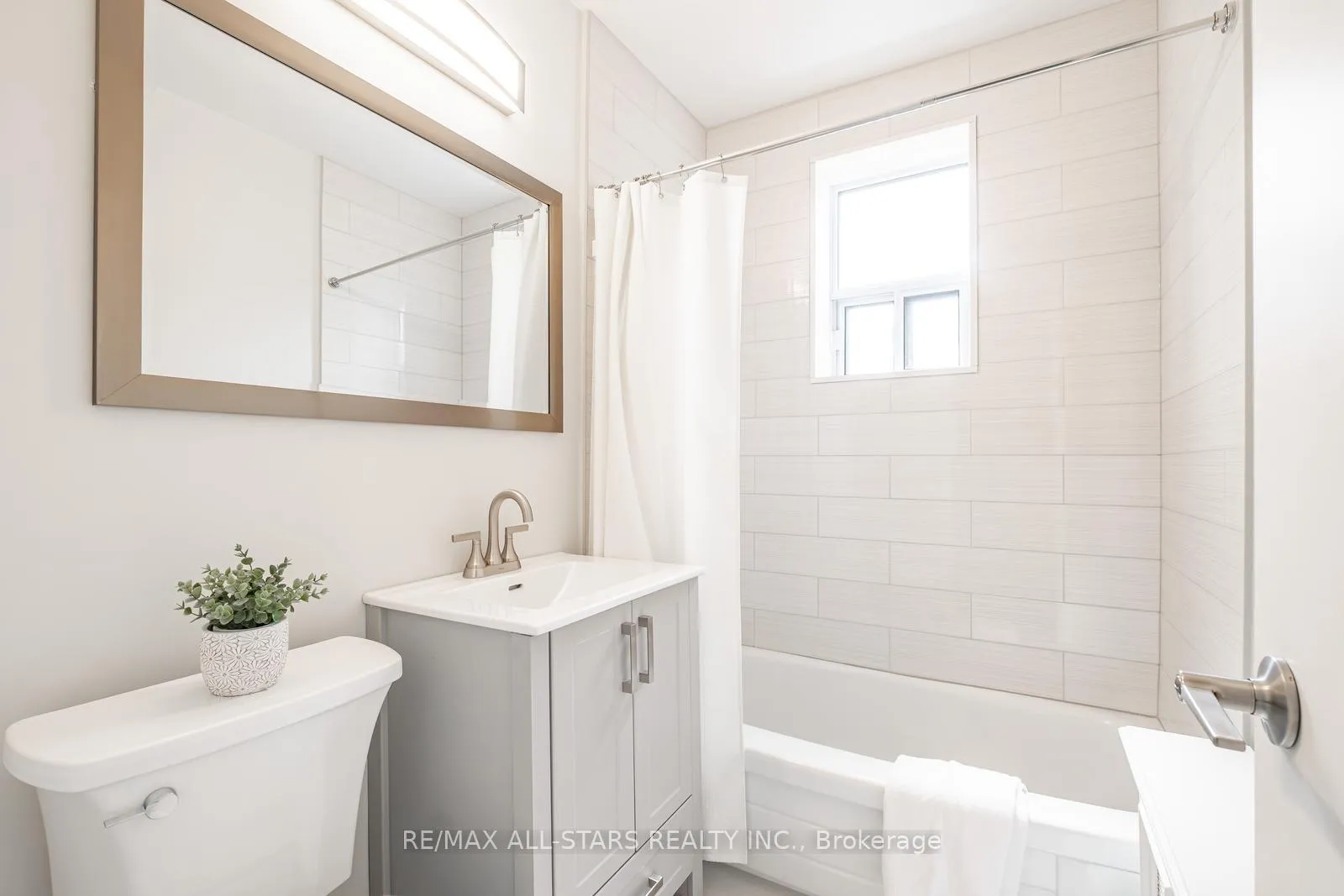 Photo 21 of Unit 501, 78 Warren Road, Toronto, Casa Loma — HOMEH