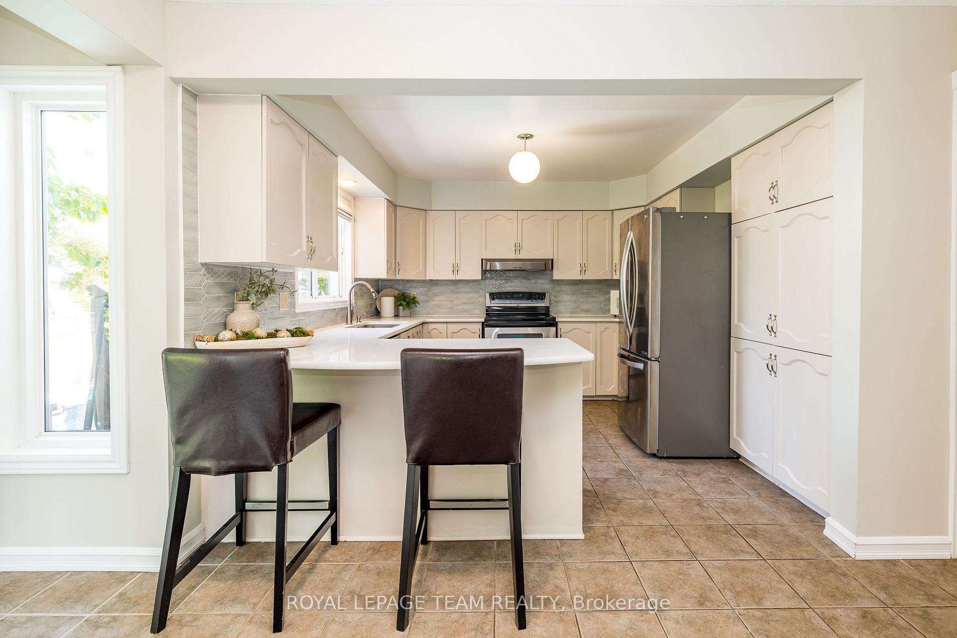 Photo 11 of 30 Halley Street, Ottawa, Barrhaven - Heritage Park — HOMEH