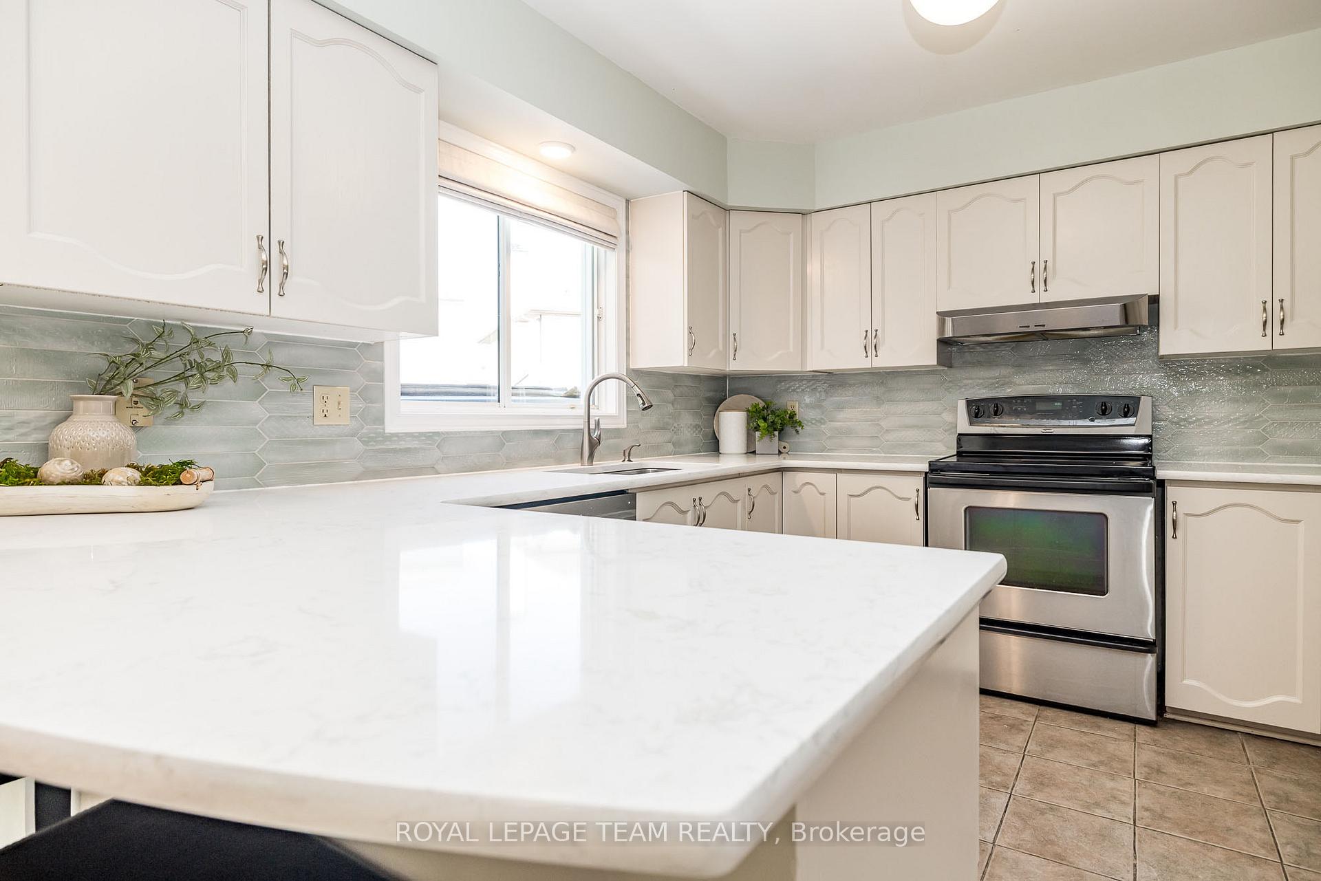 Photo 12 of 30 Halley Street, Ottawa, Barrhaven - Heritage Park — HOMEH