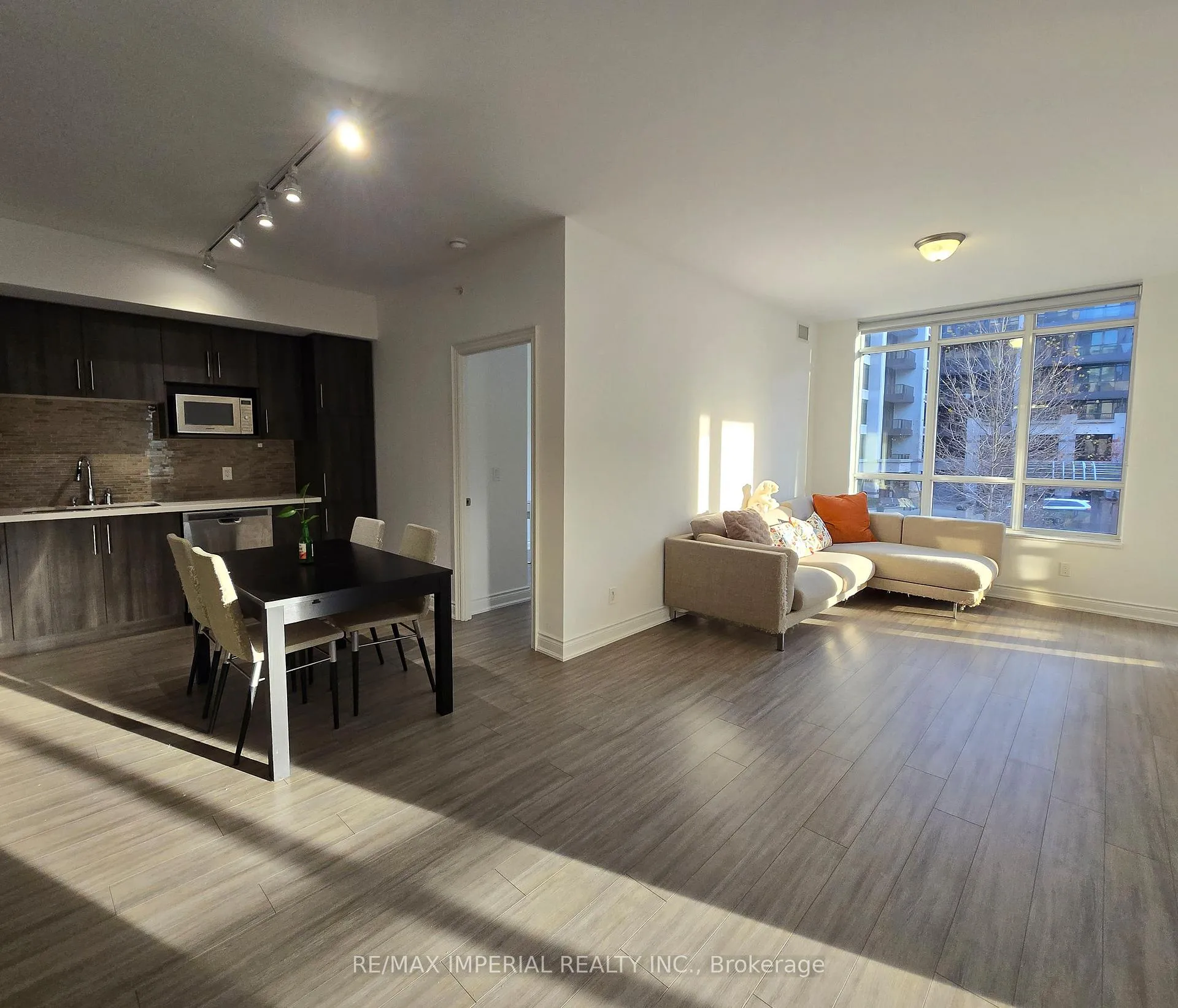Photo 2 of Unit D305, 33 Clegg Road, Markham, Unionville — HOMEH
