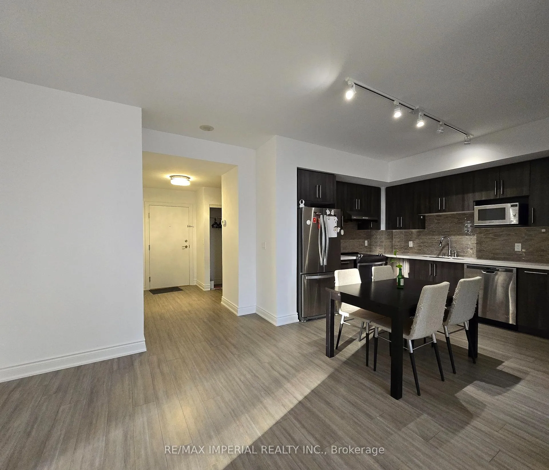 Photo 3 of Unit D305, 33 Clegg Road, Markham, Unionville — HOMEH