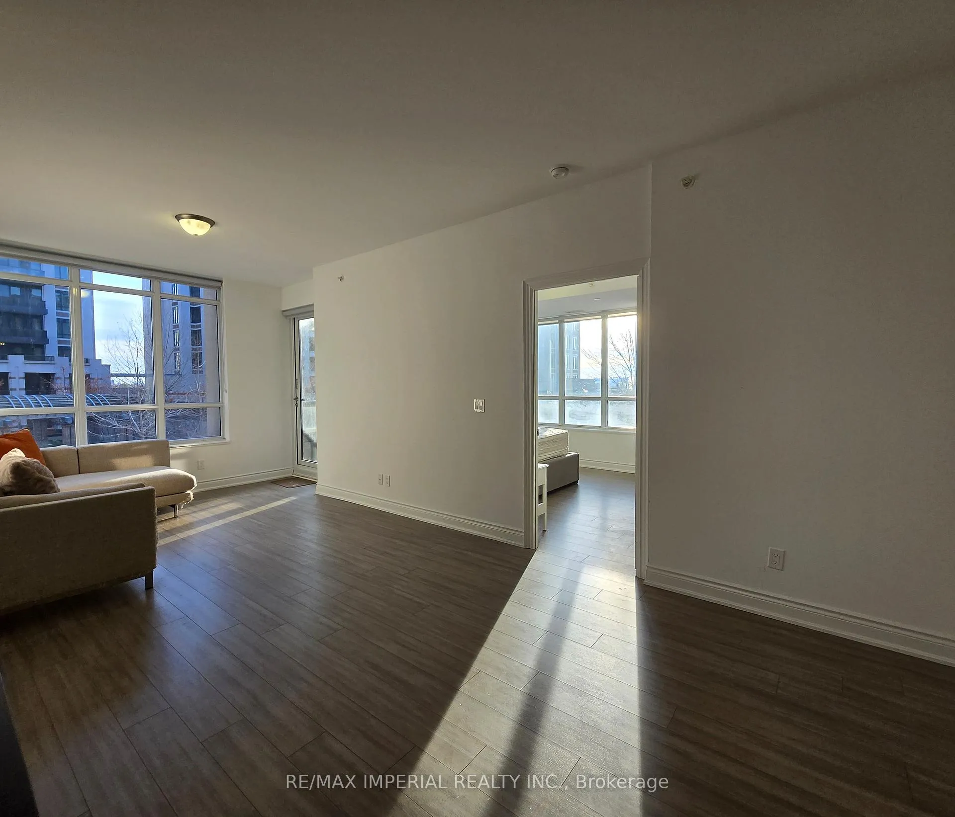Photo 4 of Unit D305, 33 Clegg Road, Markham, Unionville — HOMEH