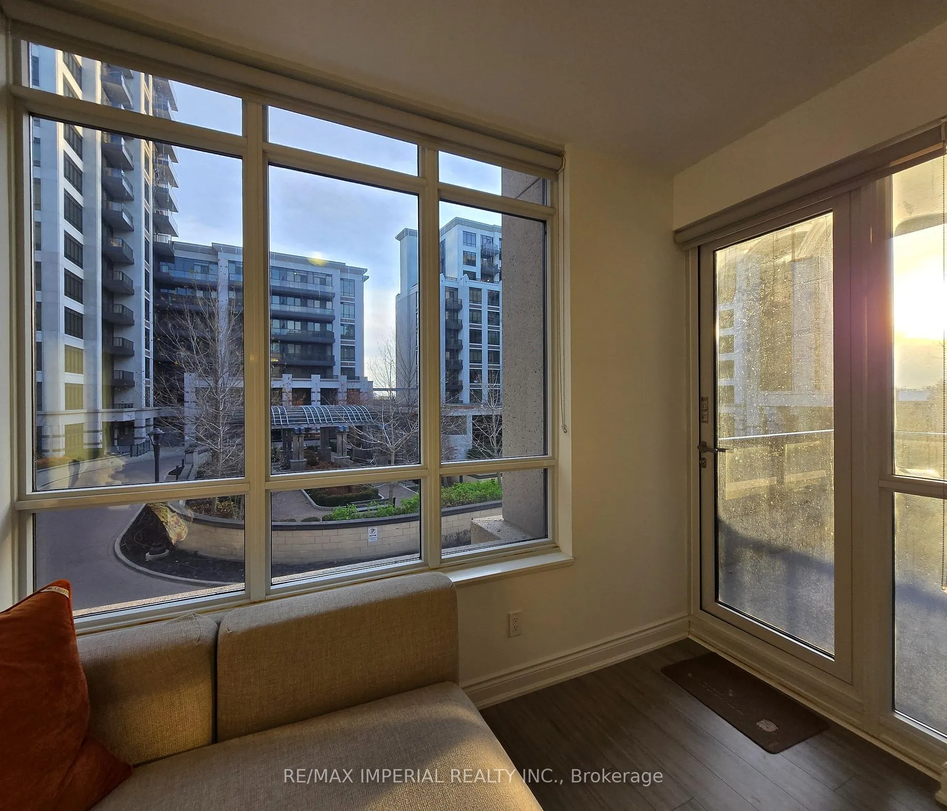 Photo 5 of Unit D305, 33 Clegg Road, Markham, Unionville — HOMEH