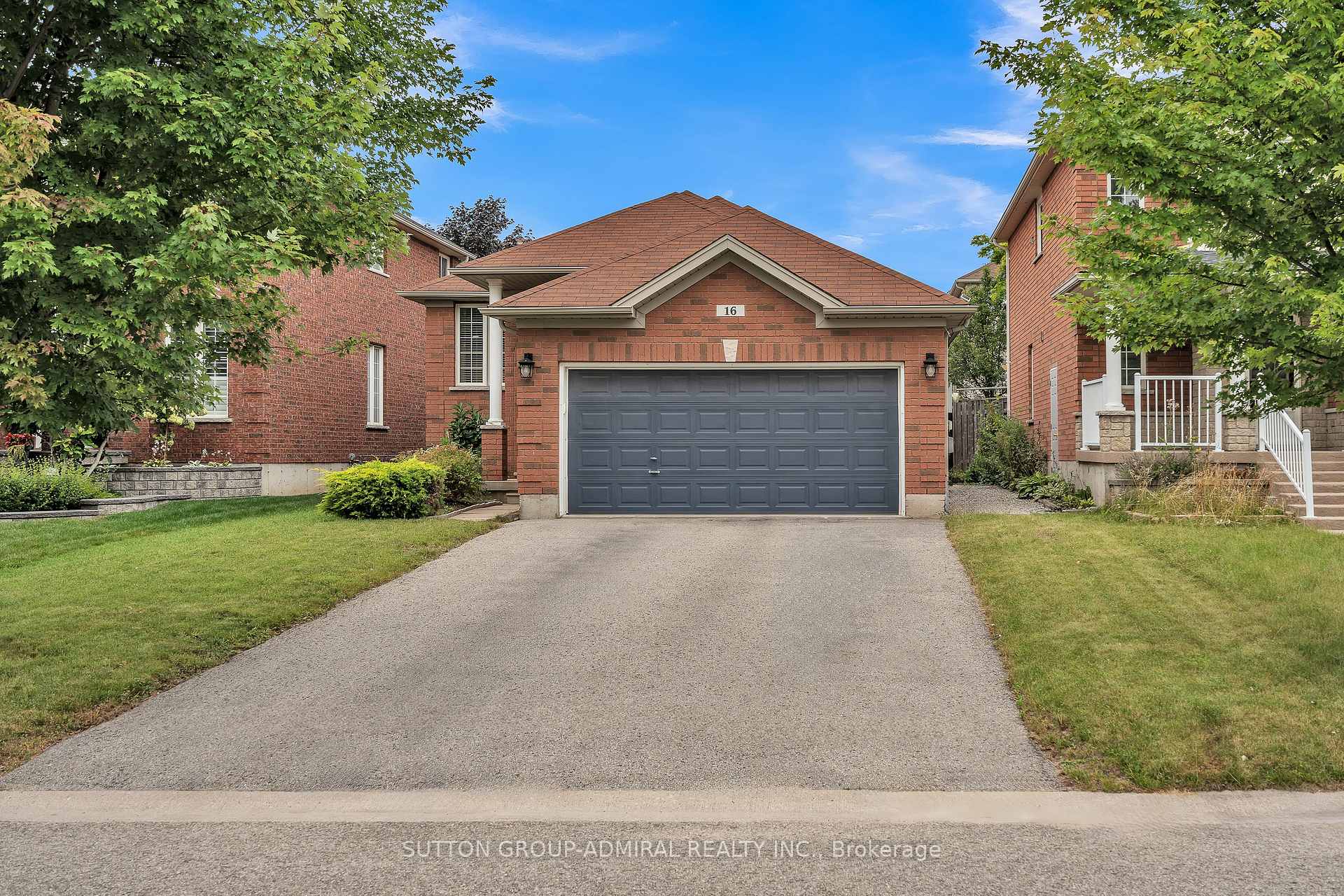 Photo 2 of 16 Empire Drive, Barrie, Innis-Shore — HOMEH