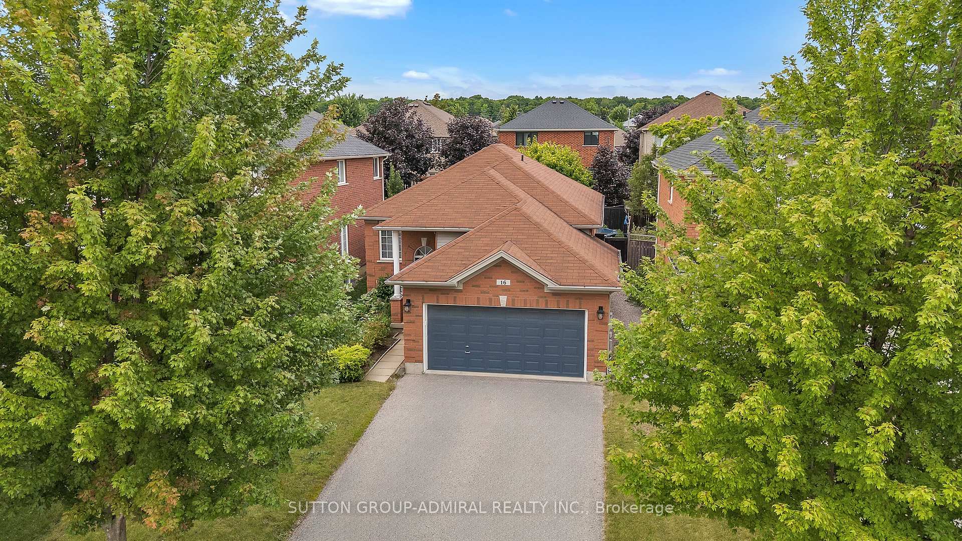 Photo 3 of 16 Empire Drive, Barrie, Innis-Shore — HOMEH