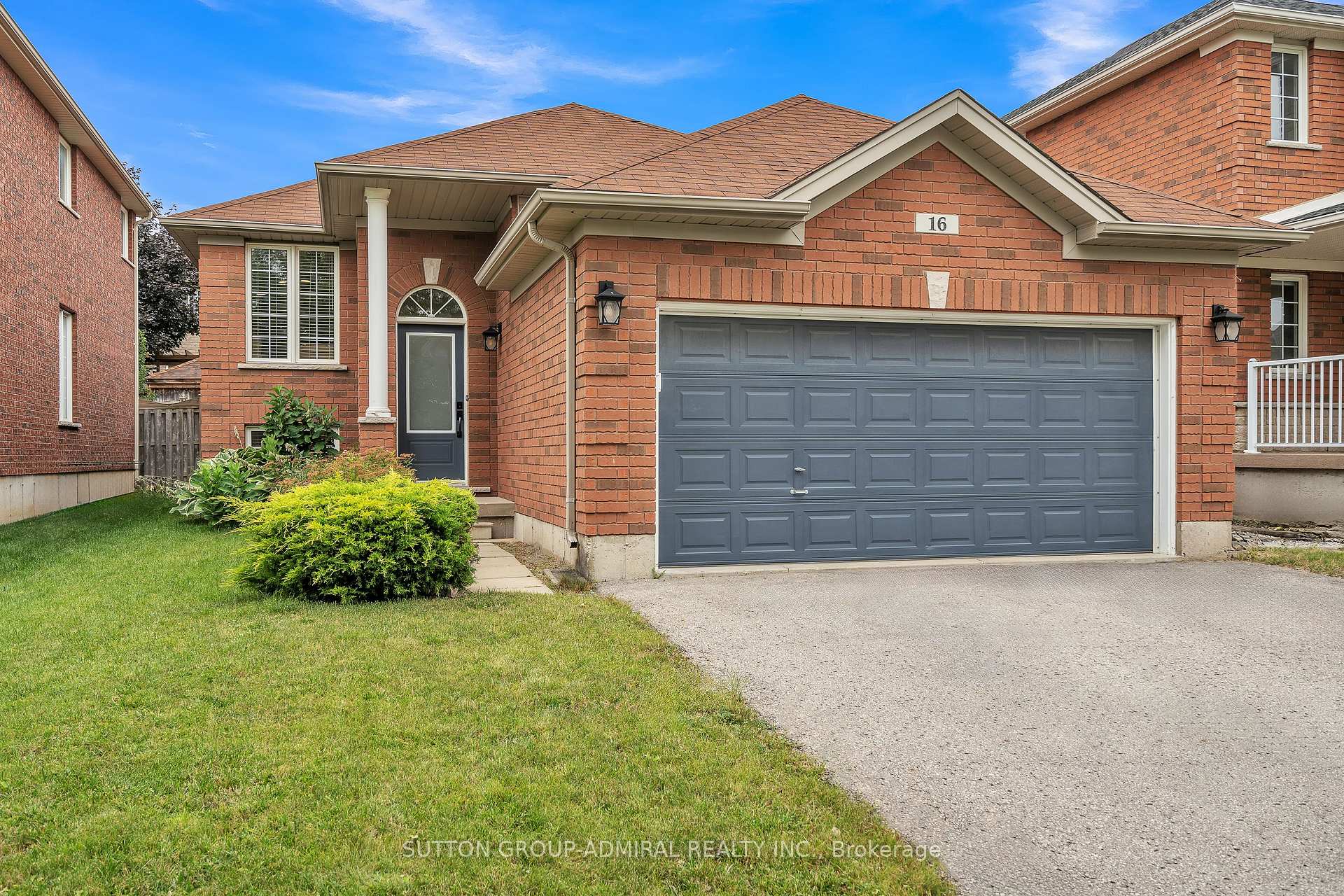 Photo 4 of 16 Empire Drive, Barrie, Innis-Shore — HOMEH