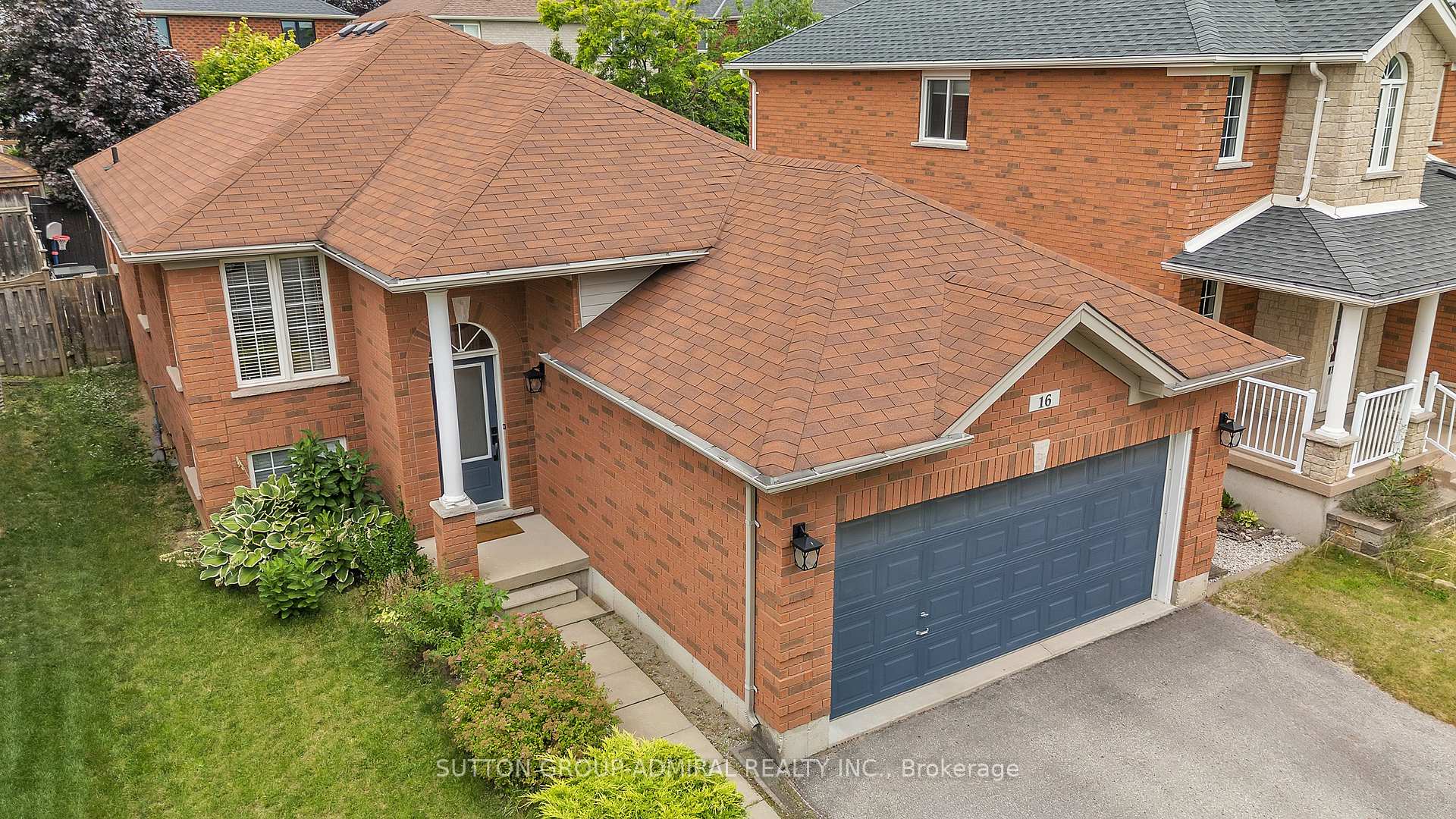 Photo 5 of 16 Empire Drive, Barrie, Innis-Shore — HOMEH
