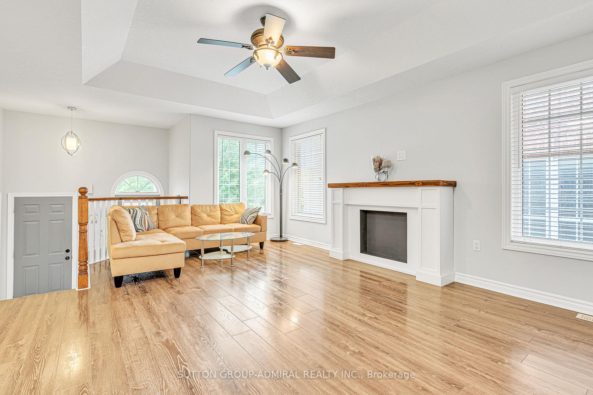Photo 6 of 16 Empire Drive, Barrie, Innis-Shore — HOMEH