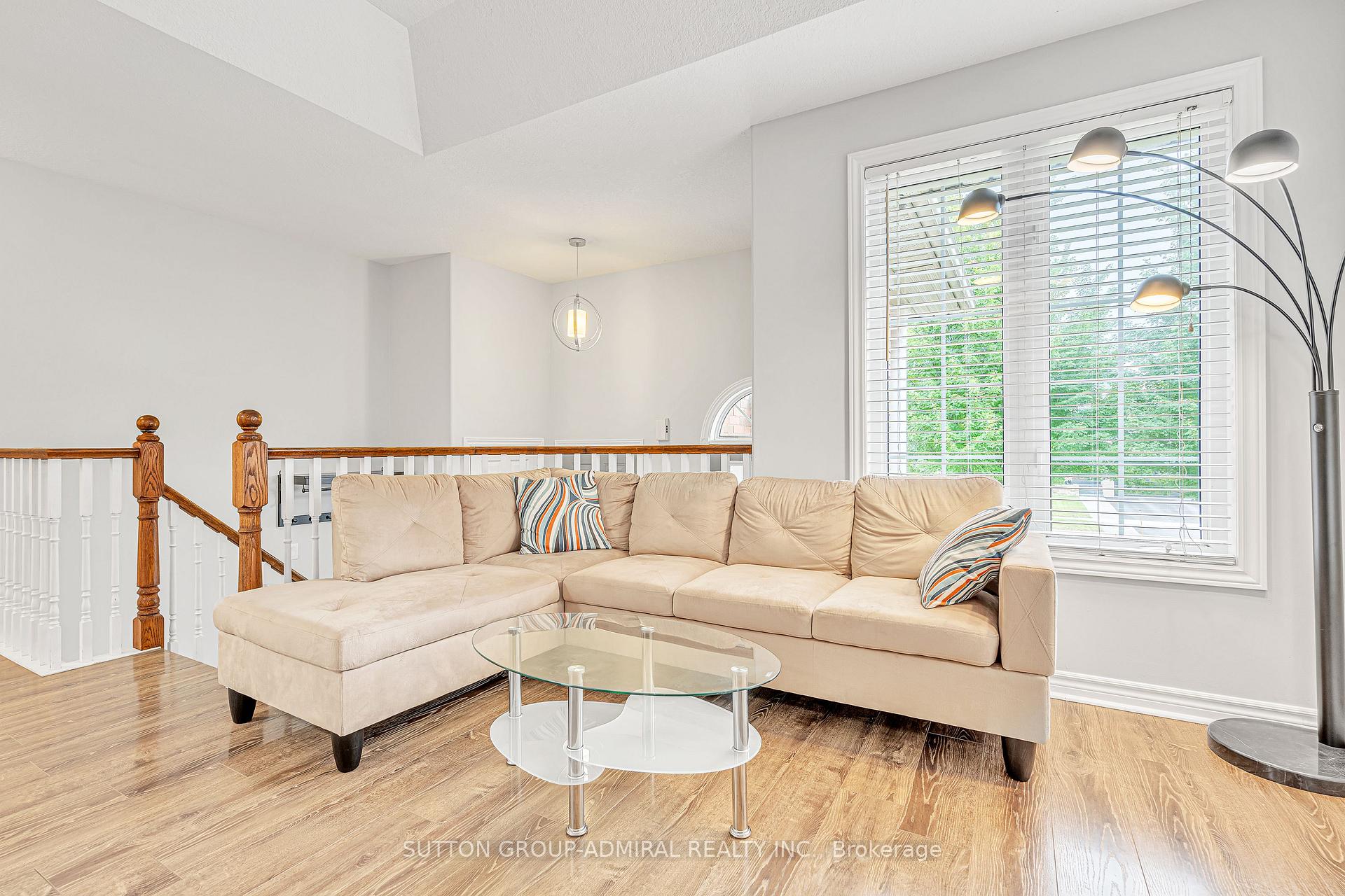 Photo 7 of 16 Empire Drive, Barrie, Innis-Shore — HOMEH