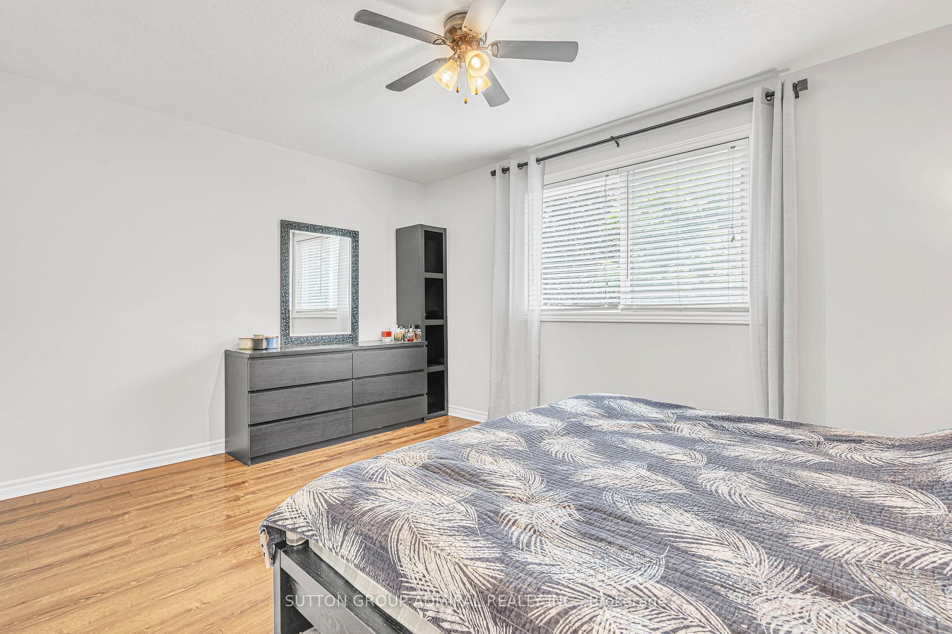 Photo 17 of 16 Empire Drive, Barrie, Innis-Shore — HOMEH
