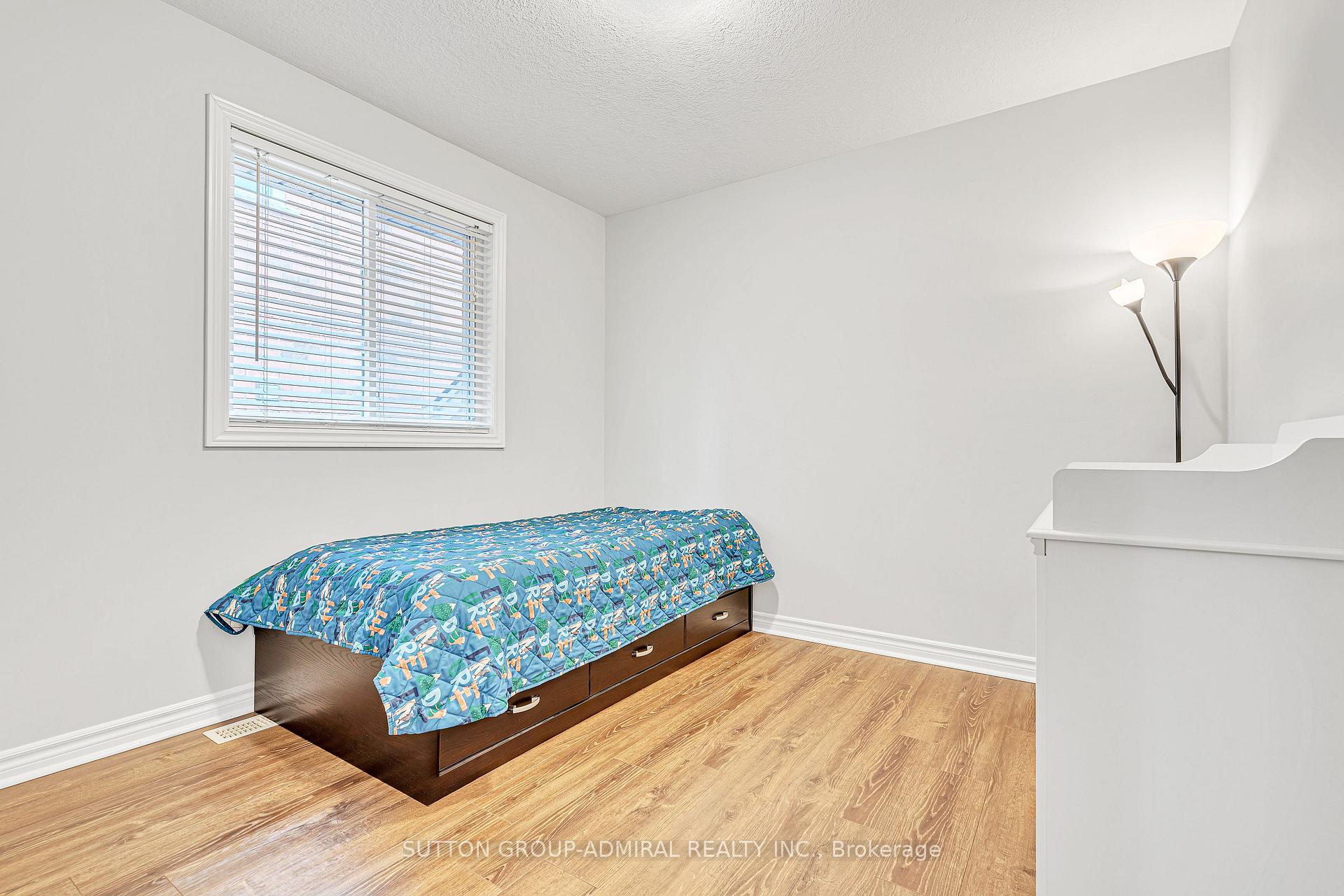 Photo 22 of 16 Empire Drive, Barrie, Innis-Shore — HOMEH