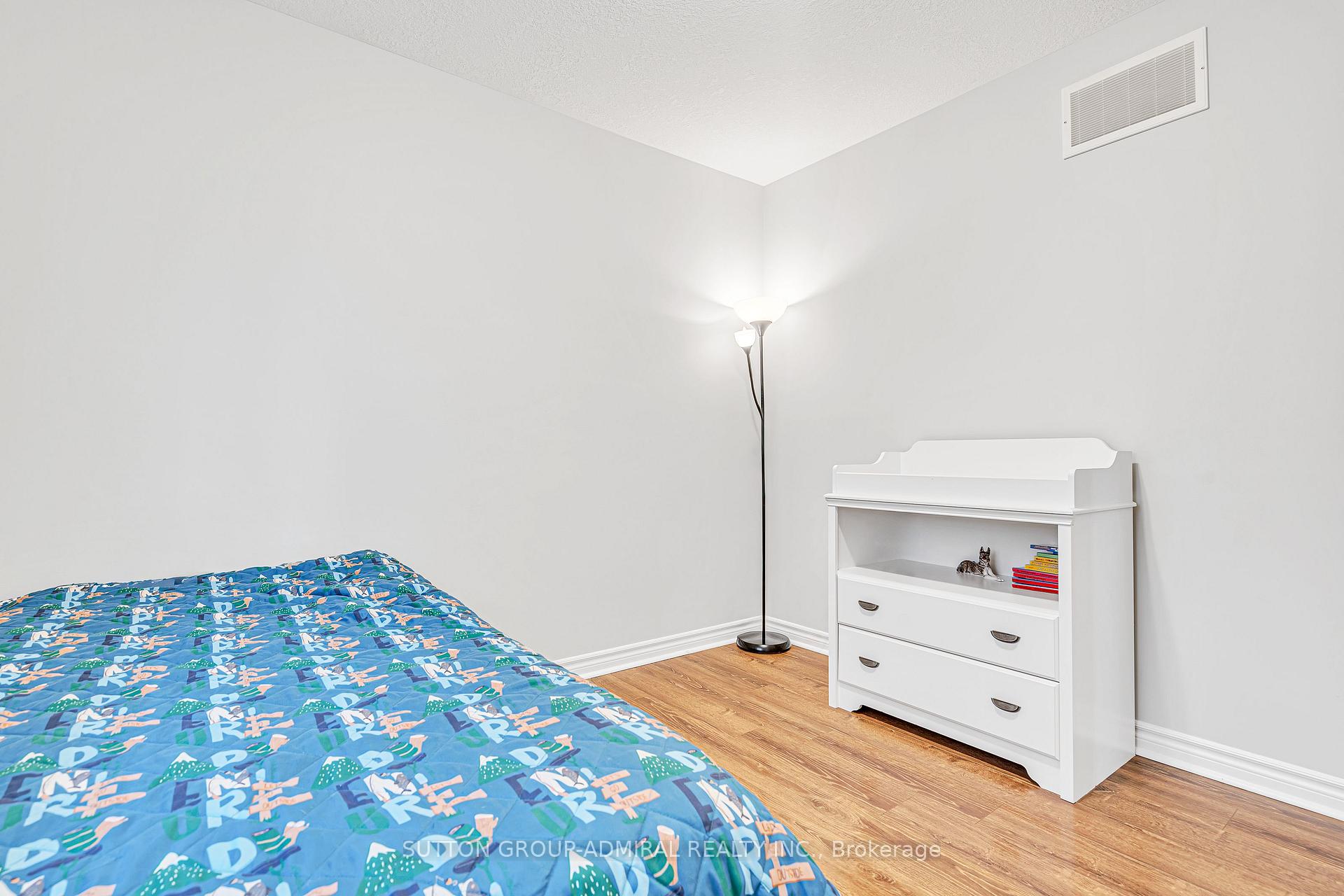 Photo 23 of 16 Empire Drive, Barrie, Innis-Shore — HOMEH